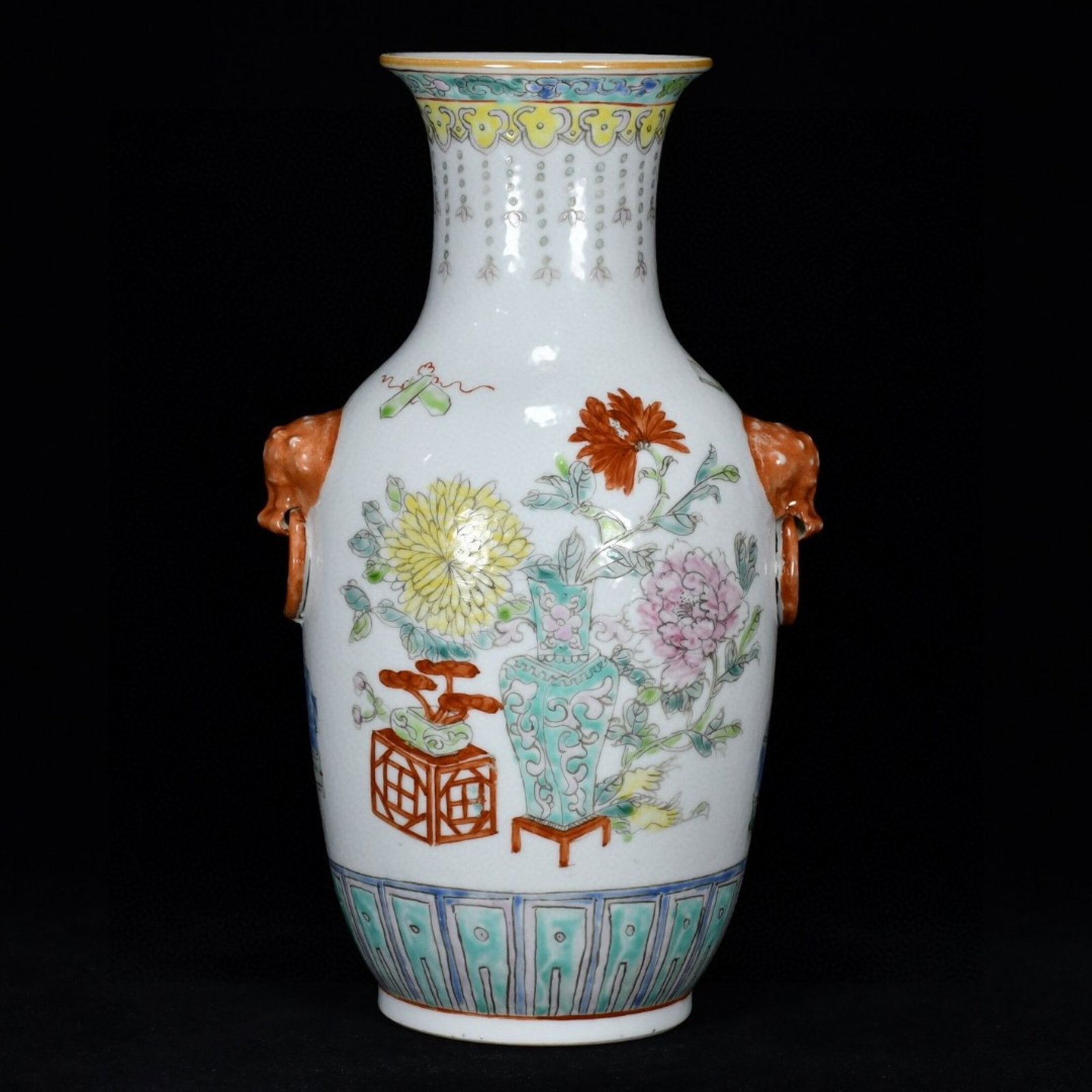 An Exquisite Famille-Rose Flower Pattern Beast-Ears Vase: An Exquisite Famille-Rose Flower Pattern Beast-Ears Vase,Qing Dynasty,China,Tongzhi Four-character Mark,Size:10.6inx5.9in 粉彩花卉纹兽耳瓶,中Þ
