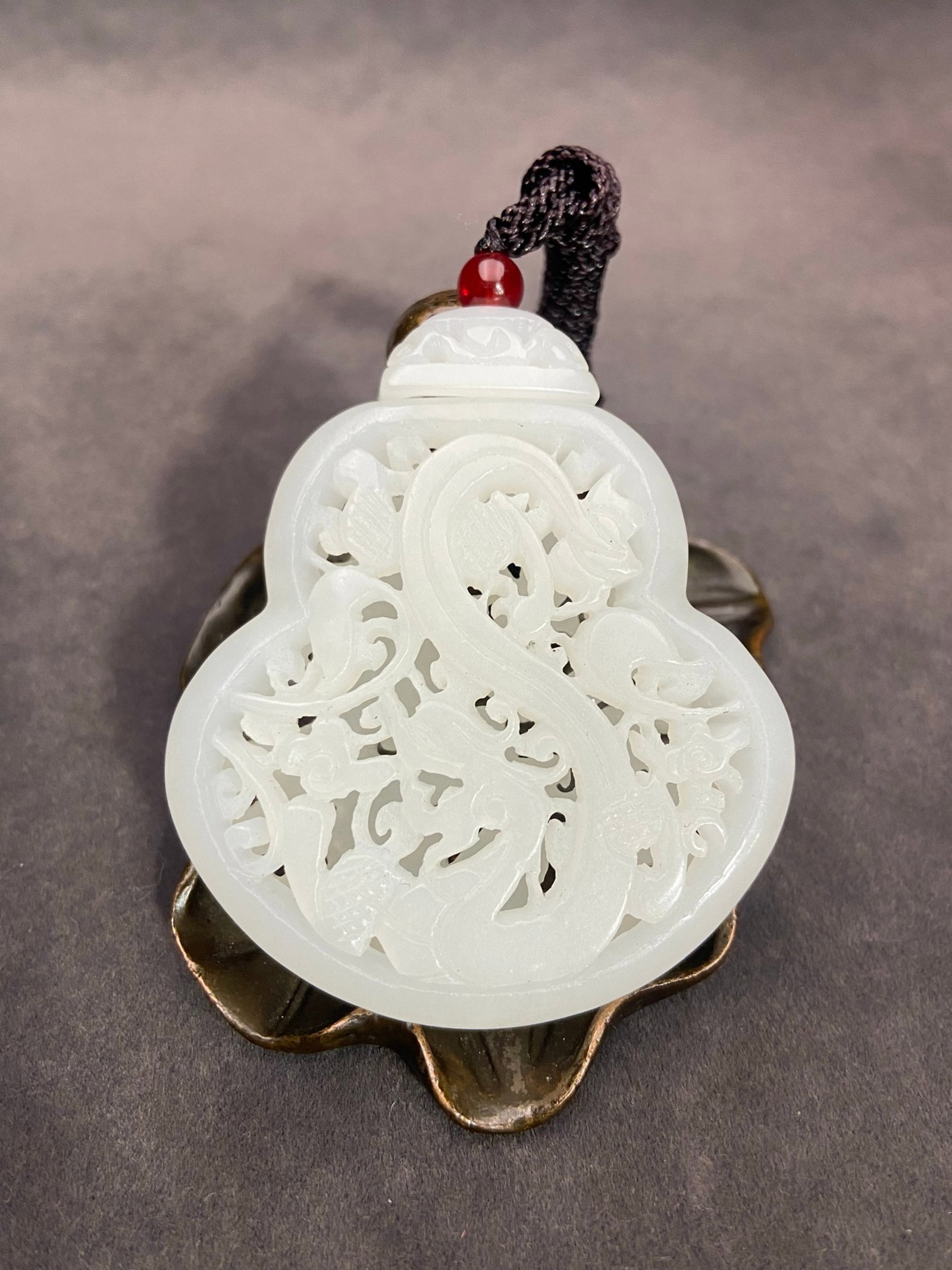 An Exquisite White Jade Dragon and Phoenix Pattern Hollow Gourd Pendant: An Exquisite White Jade Dragon and Phoenix Pattern Hollow Gourd Pendant,Qing Dynasty,China,Size:60mmx51.8mmx12.4mm,Weight:42g