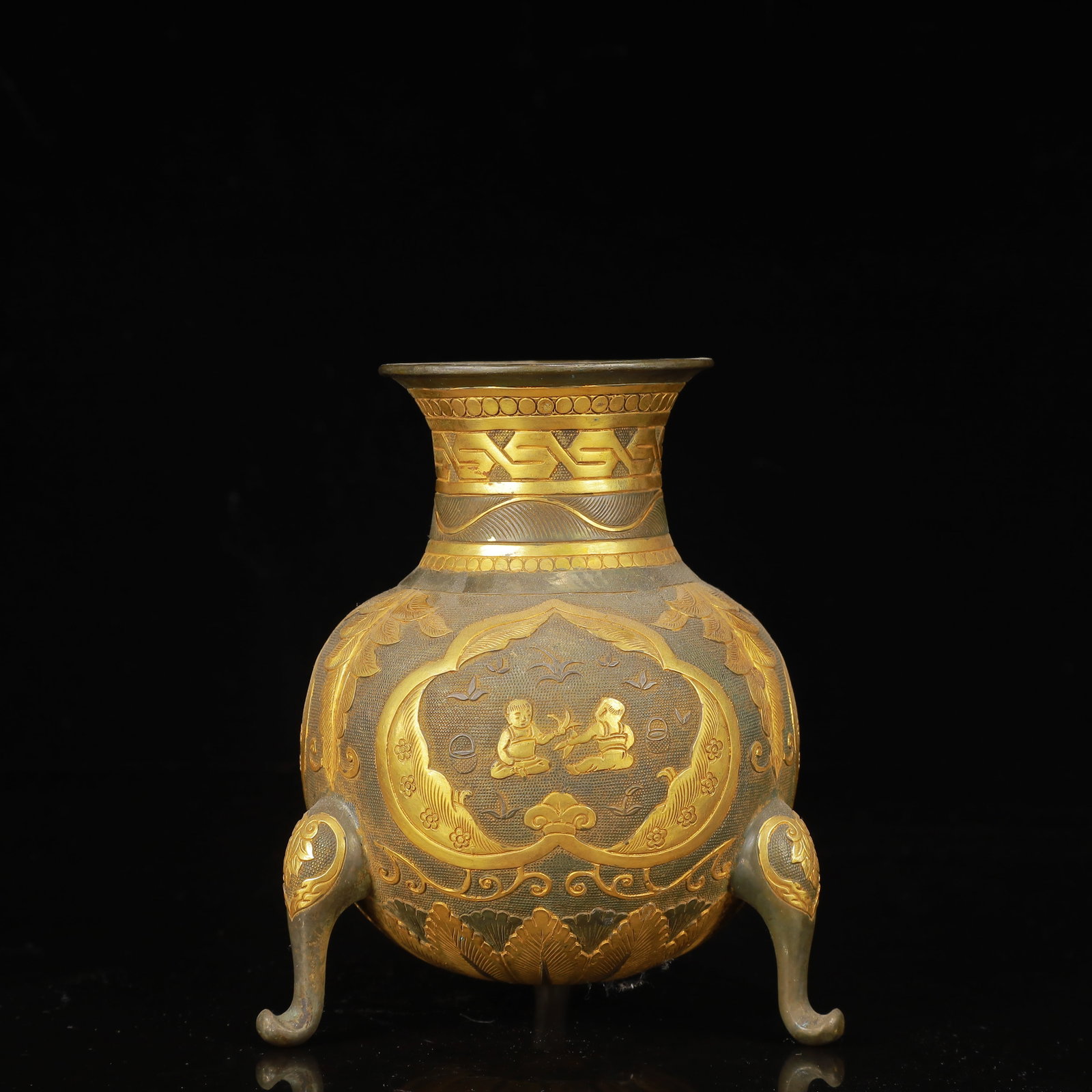 An Exquisite Gilt Silver Figure and Story Pattern Tripod Censer: An Exquisite Gilt Silver Figure and Story Pattern Tripod Censer,Tang Dynasty,China,Zhenguan Four-Character Mark,Size:4.3inx5.5in,Weight:600g 银鎏金人物故事