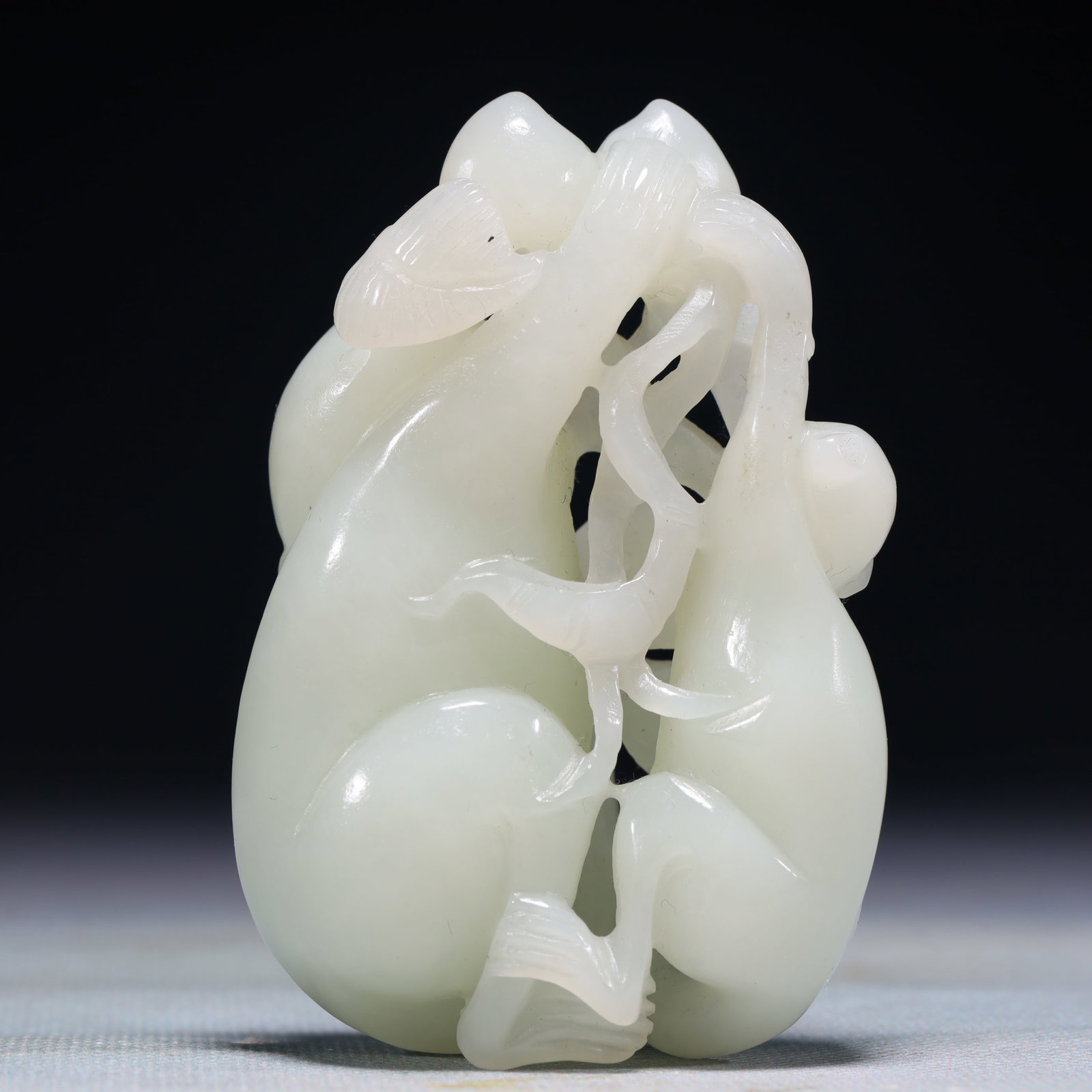 An Exquisite White Jade Monkey Ornament - 4