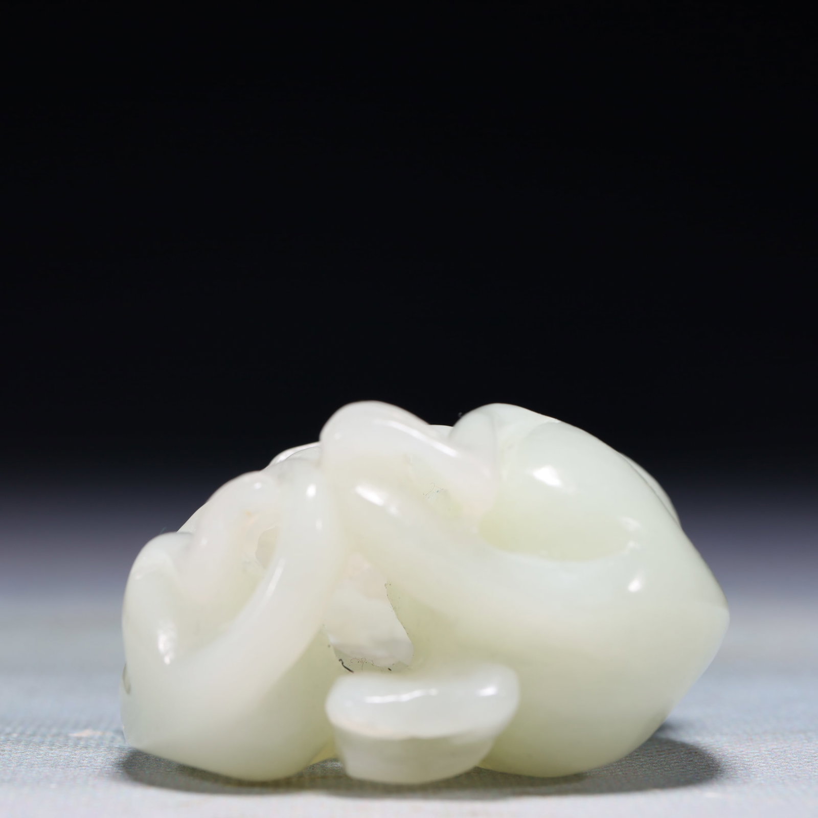 An Exquisite White Jade Monkey Ornament - 5