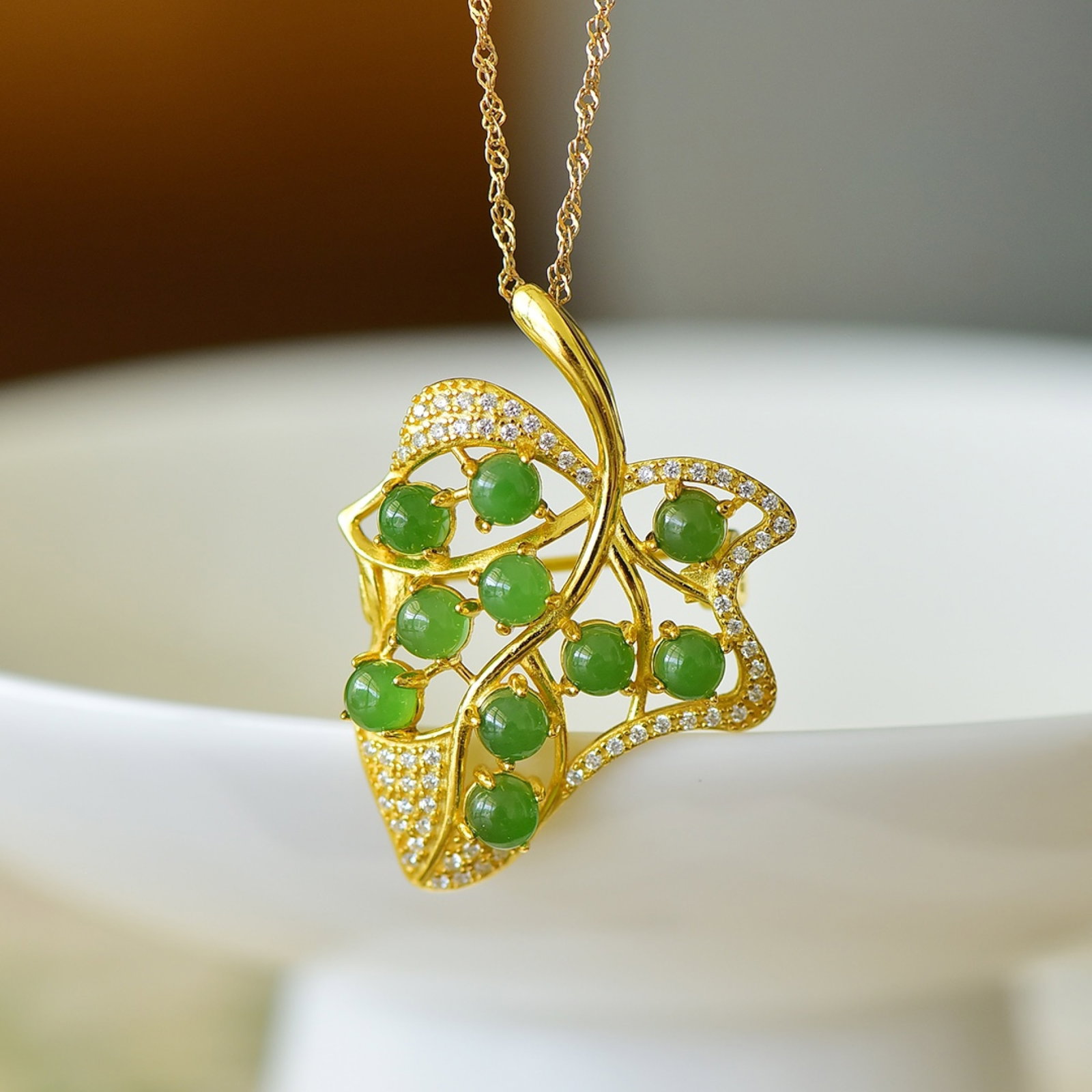 An Exquisite Sterling Silver-Gold Plated Inlaid Jasper Pendant,Inlaid Diamond: An Exquisite Sterling Silver-Gold Plated Inlaid Jasper Pendant,Inlaid Diamond,Size:4mmx4mm 纯银镀金镶碧玉吊坠,嵌钻石