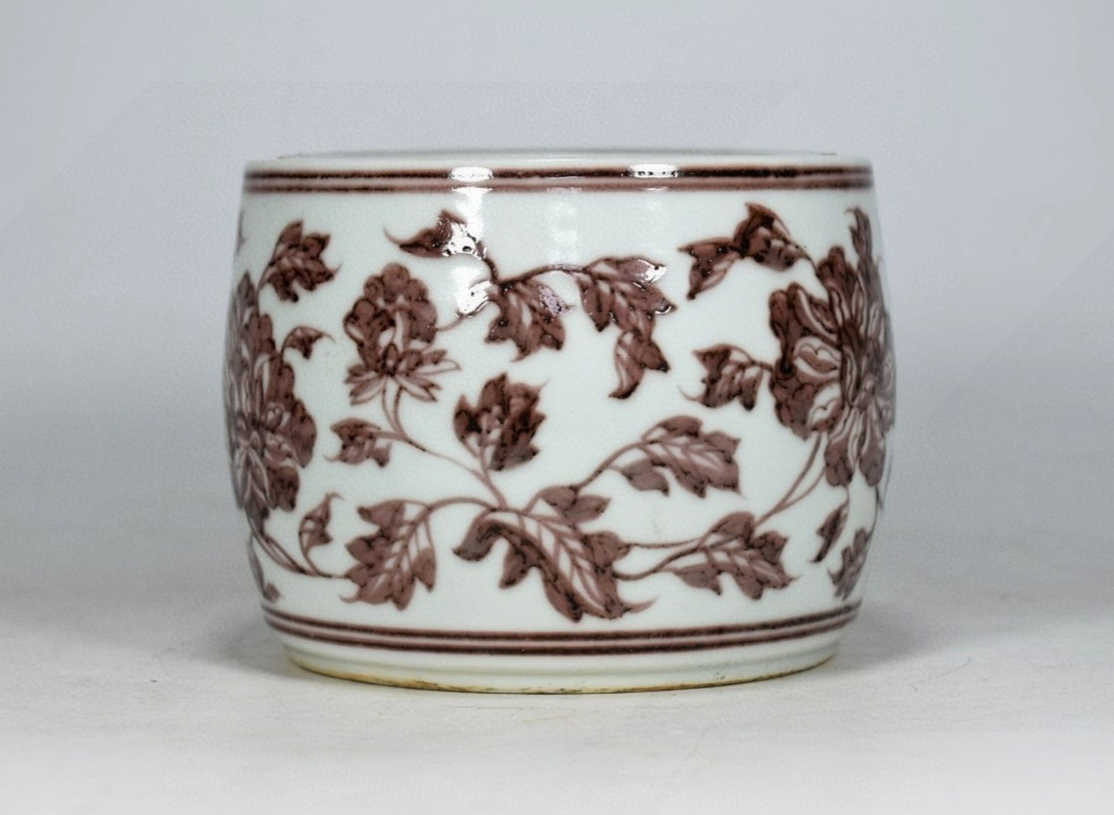 An Exquisite Underglaze-Red Lotus Pattern Jar with Cover - 2