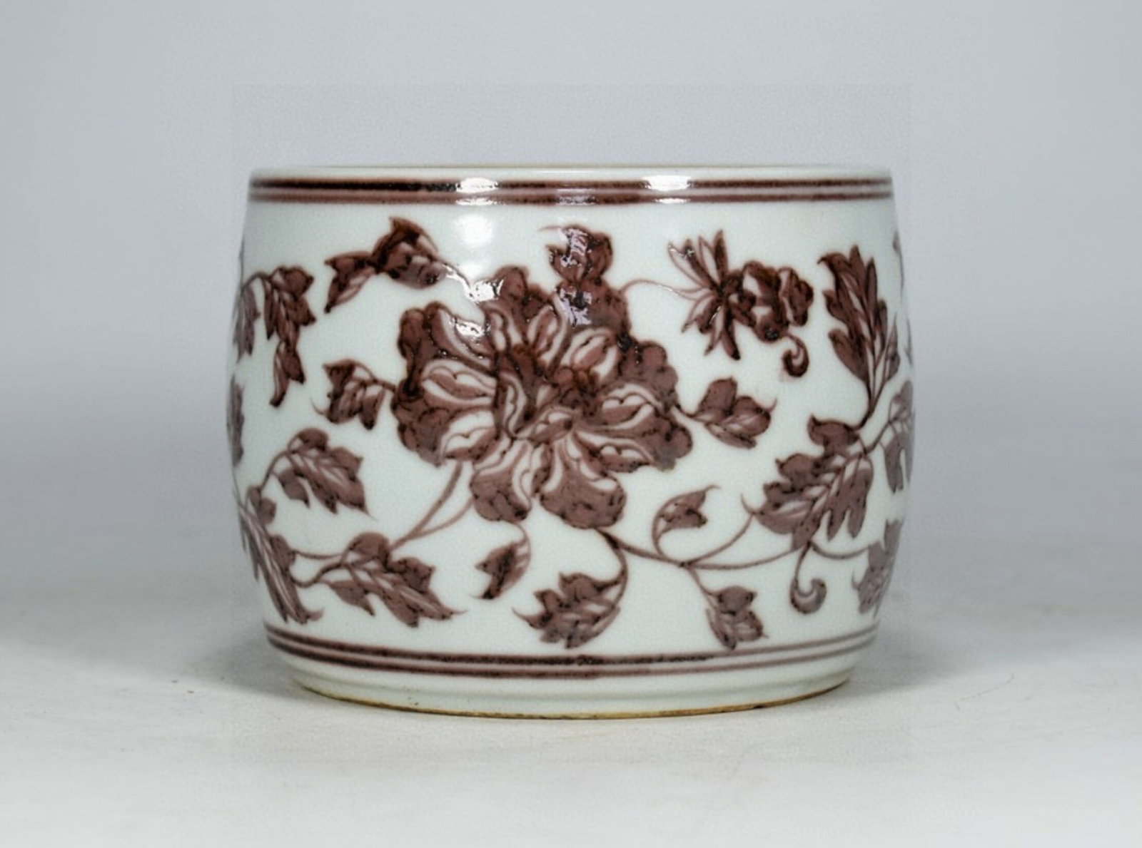 An Exquisite Underglaze-Red Lotus Pattern Jar with Cover - 3