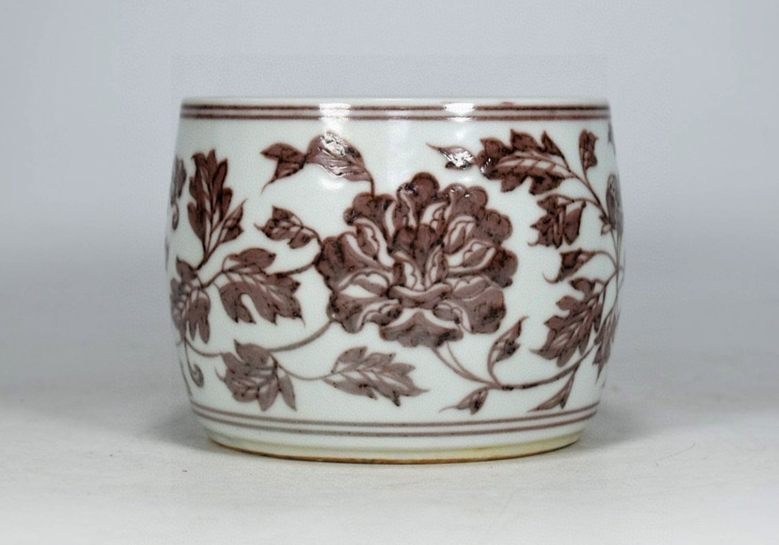 An Exquisite Underglaze-Red Lotus Pattern Jar with Cover - 4