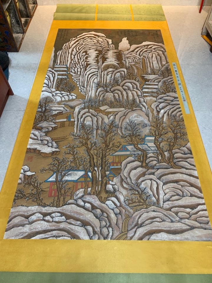 A Chinese Vertical Scroll Ink Painting of Landscape on Silk,Liu Songnian: A Chinese Vertical Scroll Ink Painting of Landscape on Silk,Liu Songnian,Size:(Without frame)85inx44.9in 一幅中国水墨绢本山水画立