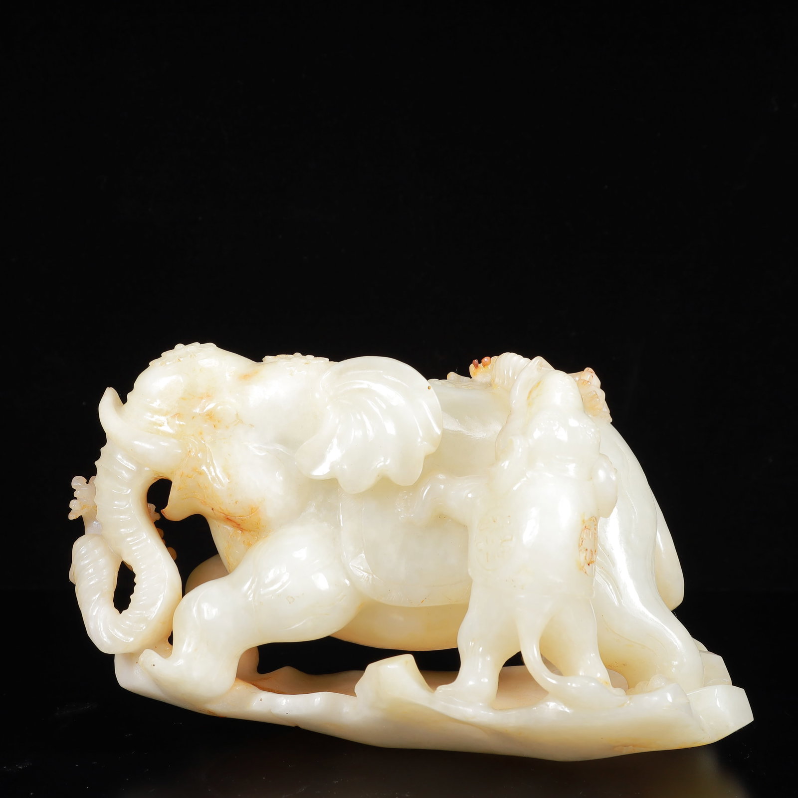 An Exquisite White Jade Elephant Ornament: An Exquisite White Jade Elephant Ornament,Qing Dynasty,China,Size:9.1inx5.5inx5.1in,Weight:4000g 白玉象摆件,中国清代
