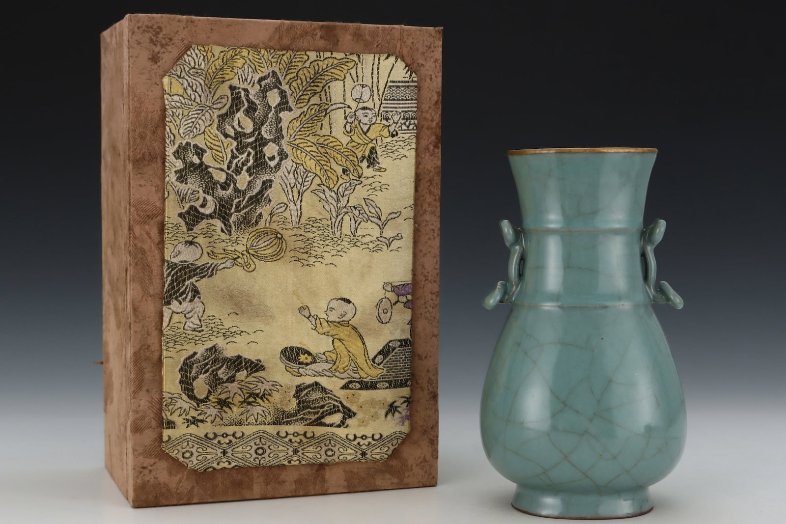 An Exquisite Guan yao Celadon Glazed Cover with Gold Ruyi-Ears Vase,with an Imperial Poem by Emperor: An Exquisite Guan yao Celadon Glazed Cover with Gold Ruyi-Ears Vase,with an Imperial Poem by Emperor Qianlong,Song Dynasty,China,Size:8.8inx5in 官窑粉青釉金口