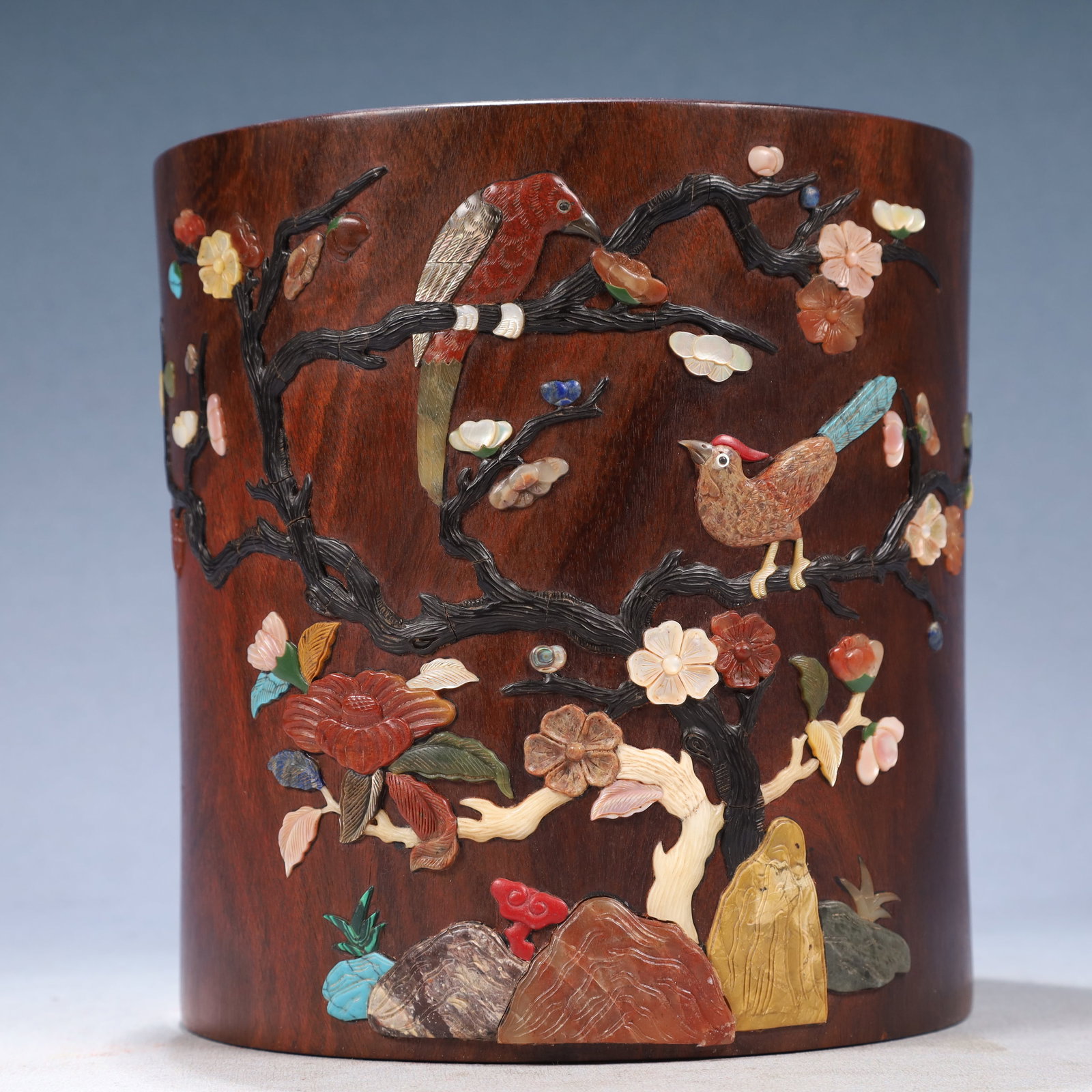 An Exquisite Zitanwood Flower and Bird Pattern Brush Pot,Inlaid Gems,With Poem: An Exquisite Zitanwood Flower and Bird Pattern Brush Pot,Inlaid Gems,With Poem,Qing Dynasty, China,Size:7.5inx7.7in,Weight:2600g 紫檀木花鸟纹笔筒,॔