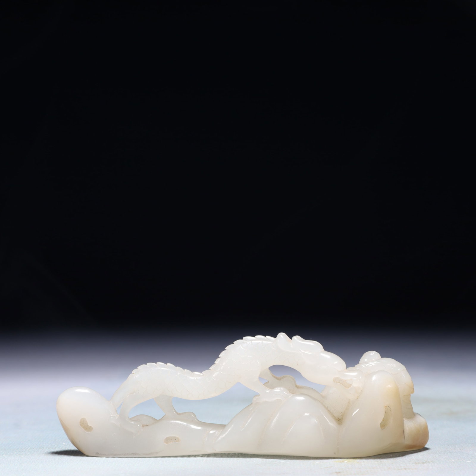 An Exquisite White Jade Dragon Brush Holder: An Exquisite White Jade Dragon Brush Holder,Qing Dynasty,China,Size:5.1inx1.2inx1.6in,Weight:137.8g 白玉龙笔架,中国清代