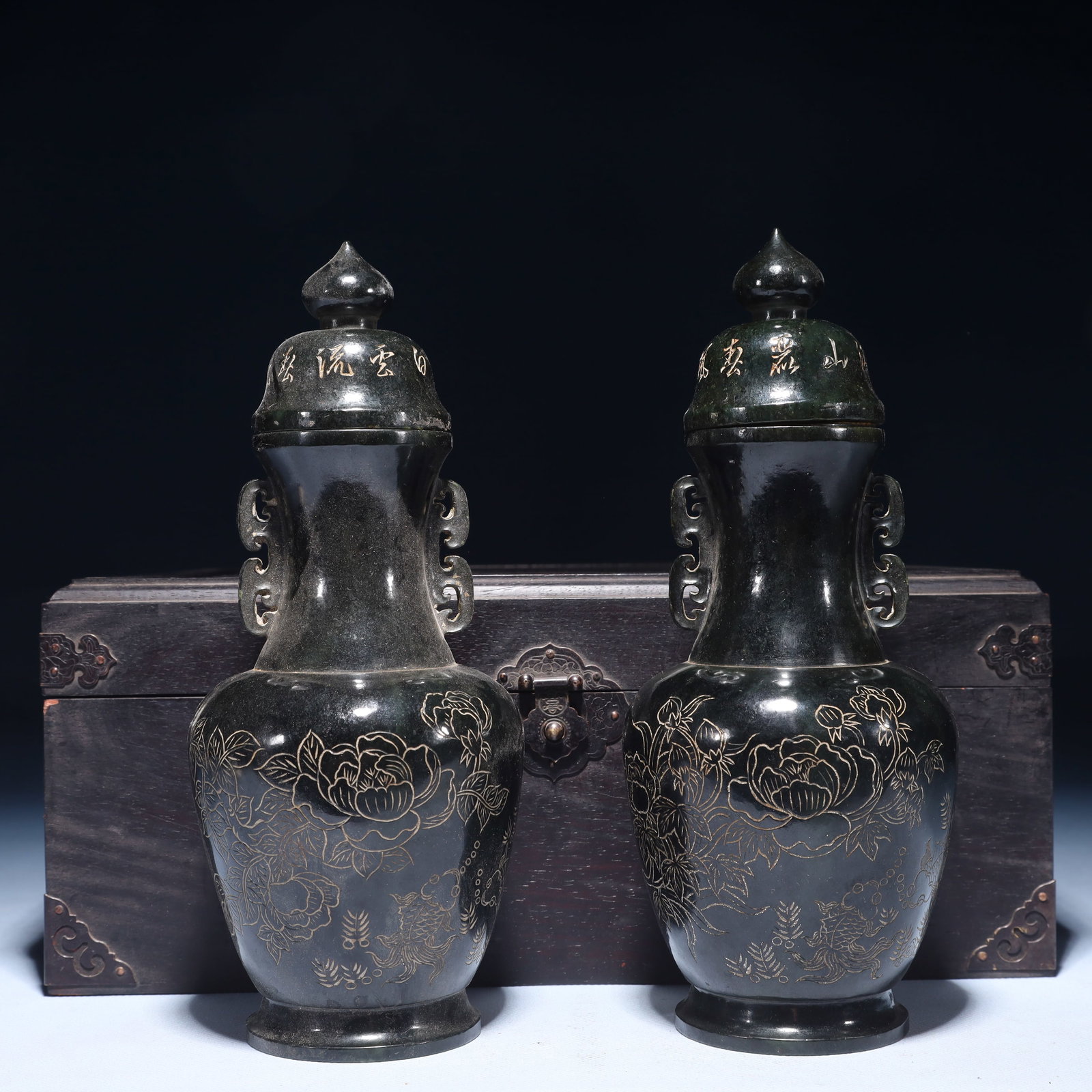 A Pair of Exquisite Jasper Flower and Fish Pattern Ornaments: A Pair of Exquisite Jasper Flower and Fish Pattern Ornaments, Qing Dynasty,China, Qianlong Four-character Mark, Size:3.5inx9.4in,(Box)13inx5.1inx13in,Weight:1800g