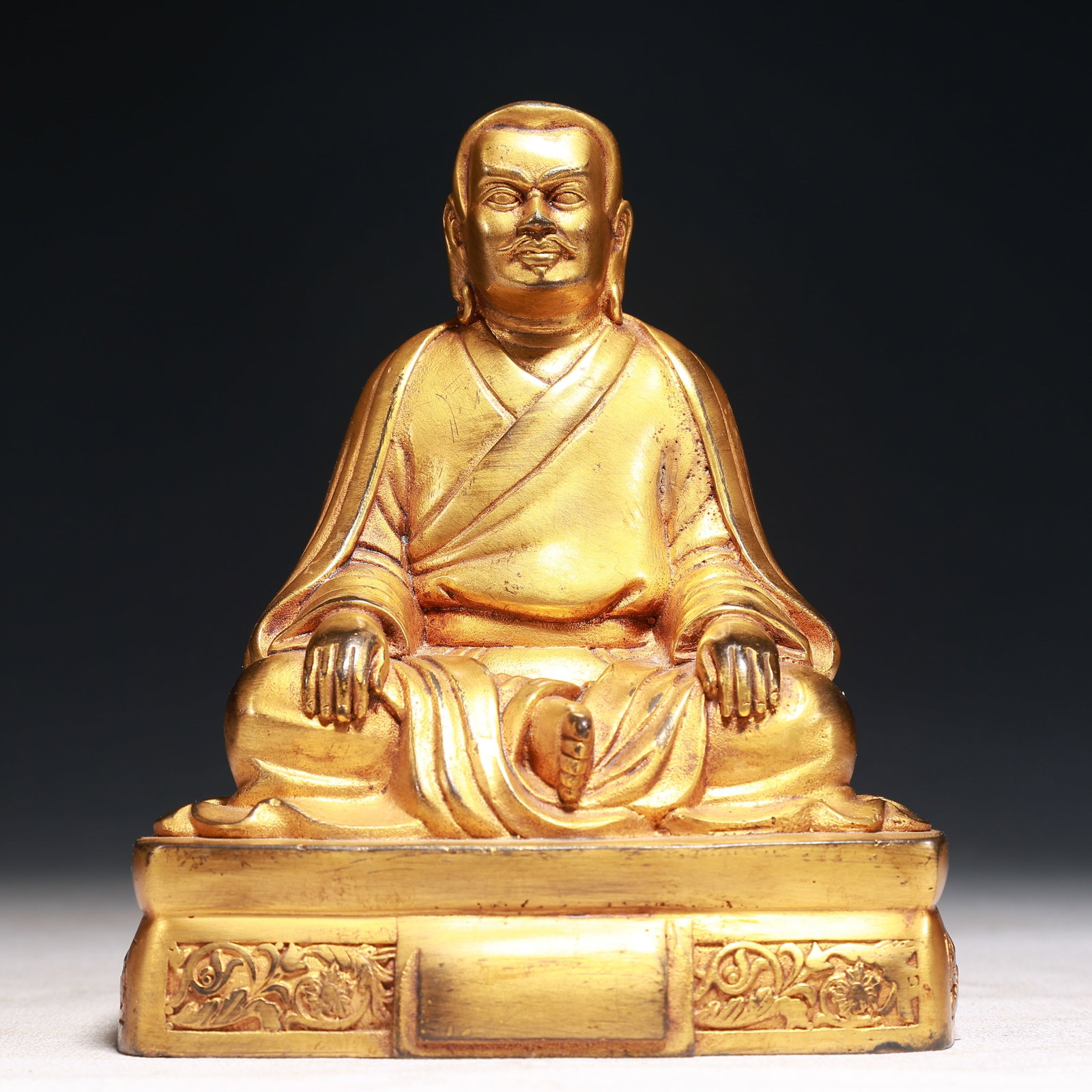 A Solemn Gilt Bronze Statue of Medicine Buddha: A Solemn Gilt Bronze Statue of Medicine Buddha,Qing Dynasty,China,Size:5.5inx2.8inx4.5in,Weight:1200g 铜鎏金药师佛像,中国清代