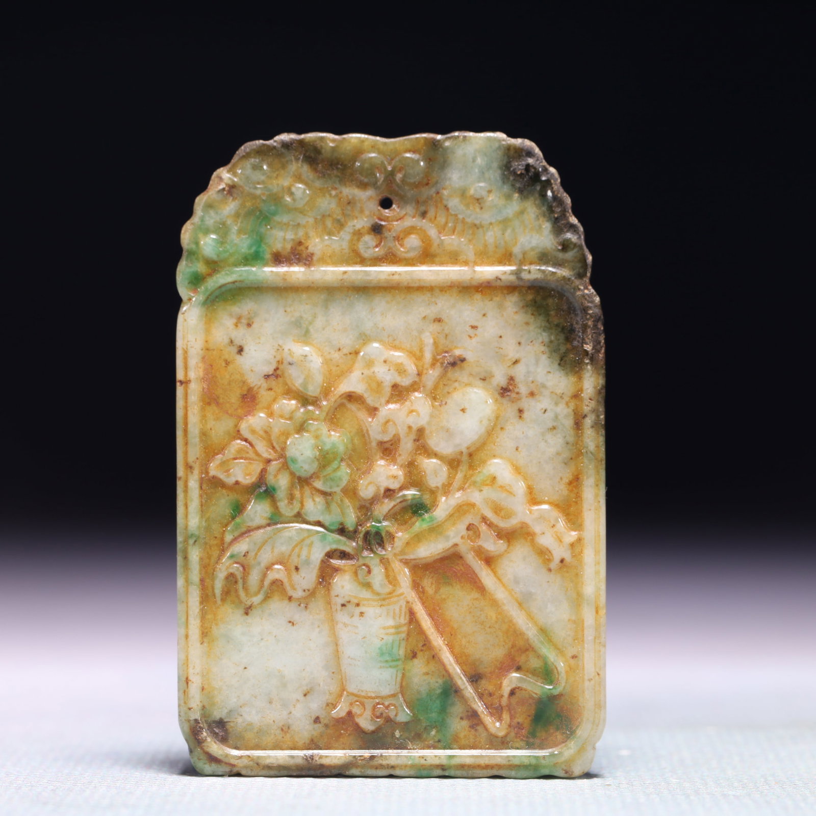 An Exquisite White Jade Flower and Fruit Pattern Pendant