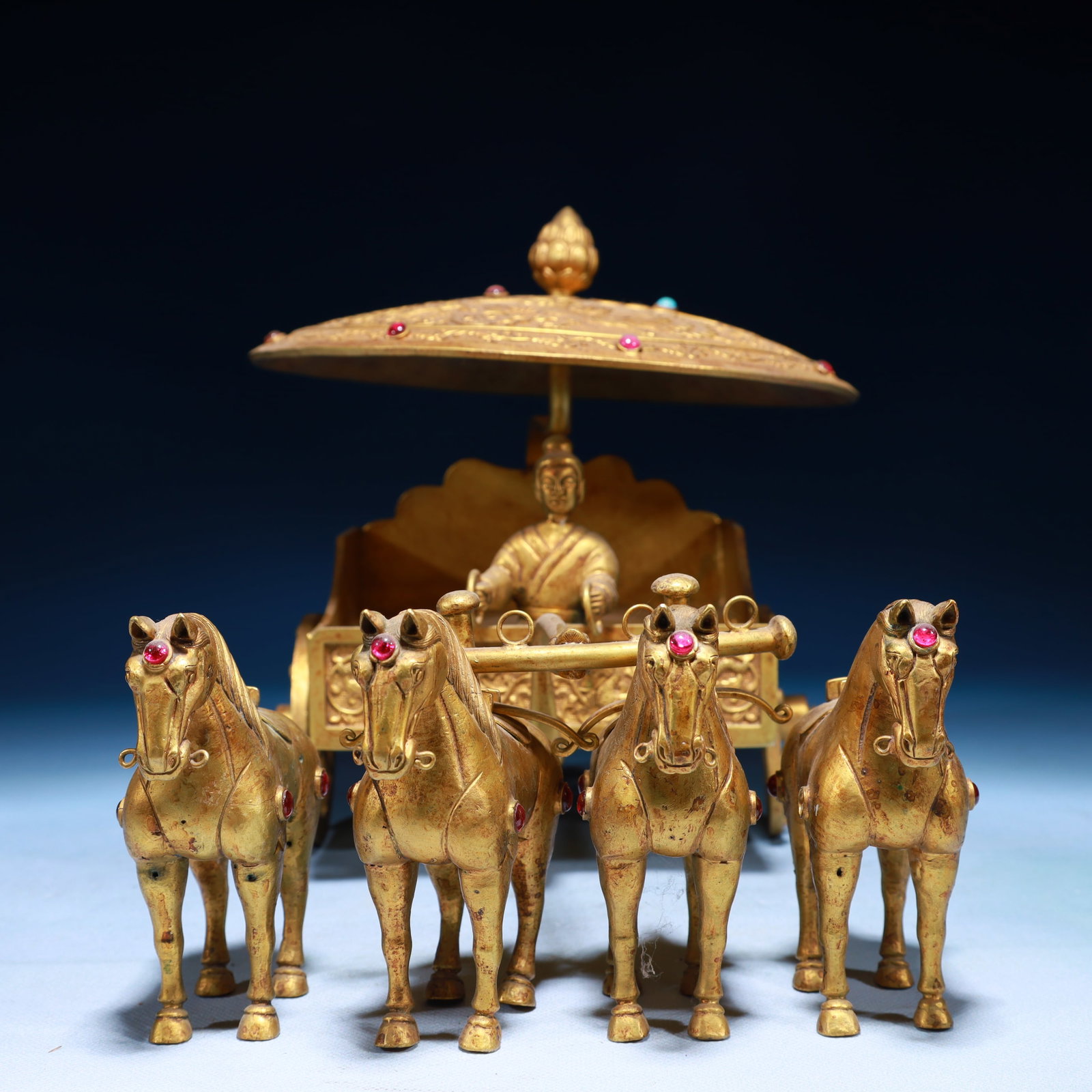 An Exquisite Gilt Bronze Carriage Ornament,Inlaid Gems