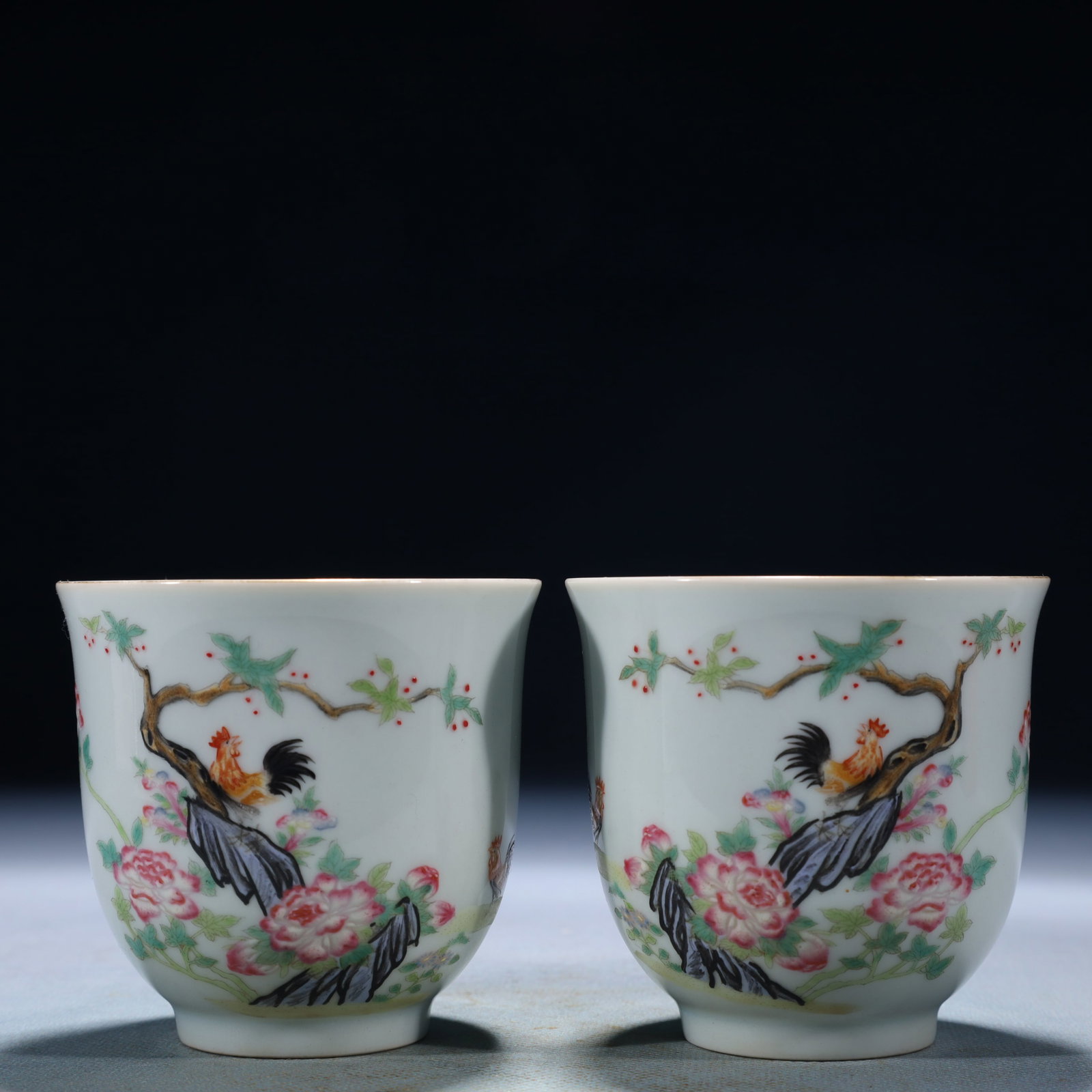 A Pair of Exquisite Famille-Rose Flower and Rooster Pattern Cups: A Pair of Exquisite Famille-Rose Flower and Rooster Pattern Cups,Qing Dynasty,China,Yongzheng Four-character Mark,Size:3.1inx3in,Weight:150g 一对粉彩花卉鸡