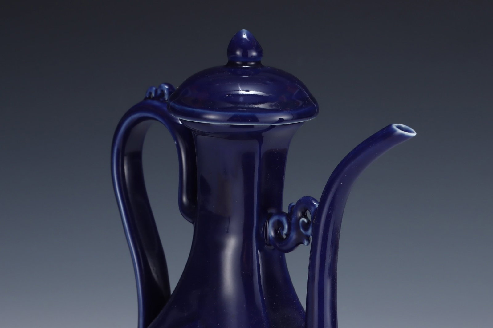 An Exquisite Ji Blue Glazed Ewer - 4