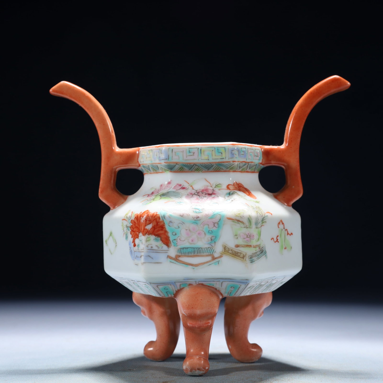 An Exquisite Famille-Rose Flower Pattern Double-Ears and Tripod Censer: An Exquisite Famille-Rose Flower Pattern Double-Ears and Tripod Censer,Qing Dynasty,China,Tongzhi Four-character Mark,Size:6.3inx3.5inx5.9in,Weight:350g 粉彩花卉纹双