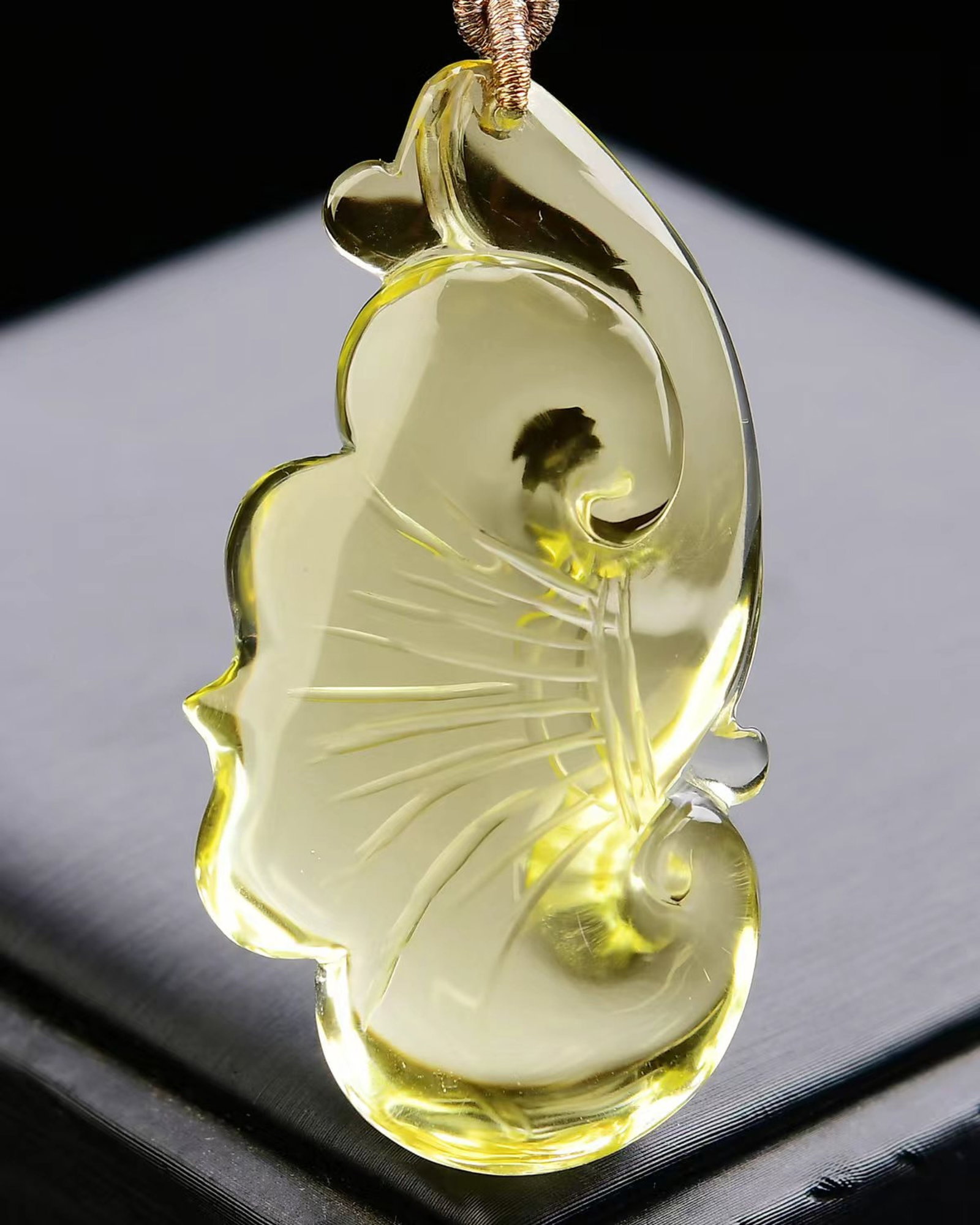 An Exquisite Crystal Ganoderma lucidum Pendant: An Exquisite Crystal Ganoderma lucidum Pendant,Size:54mmx29mmx14mm,Weight:30.4g 水晶灵芝吊坠