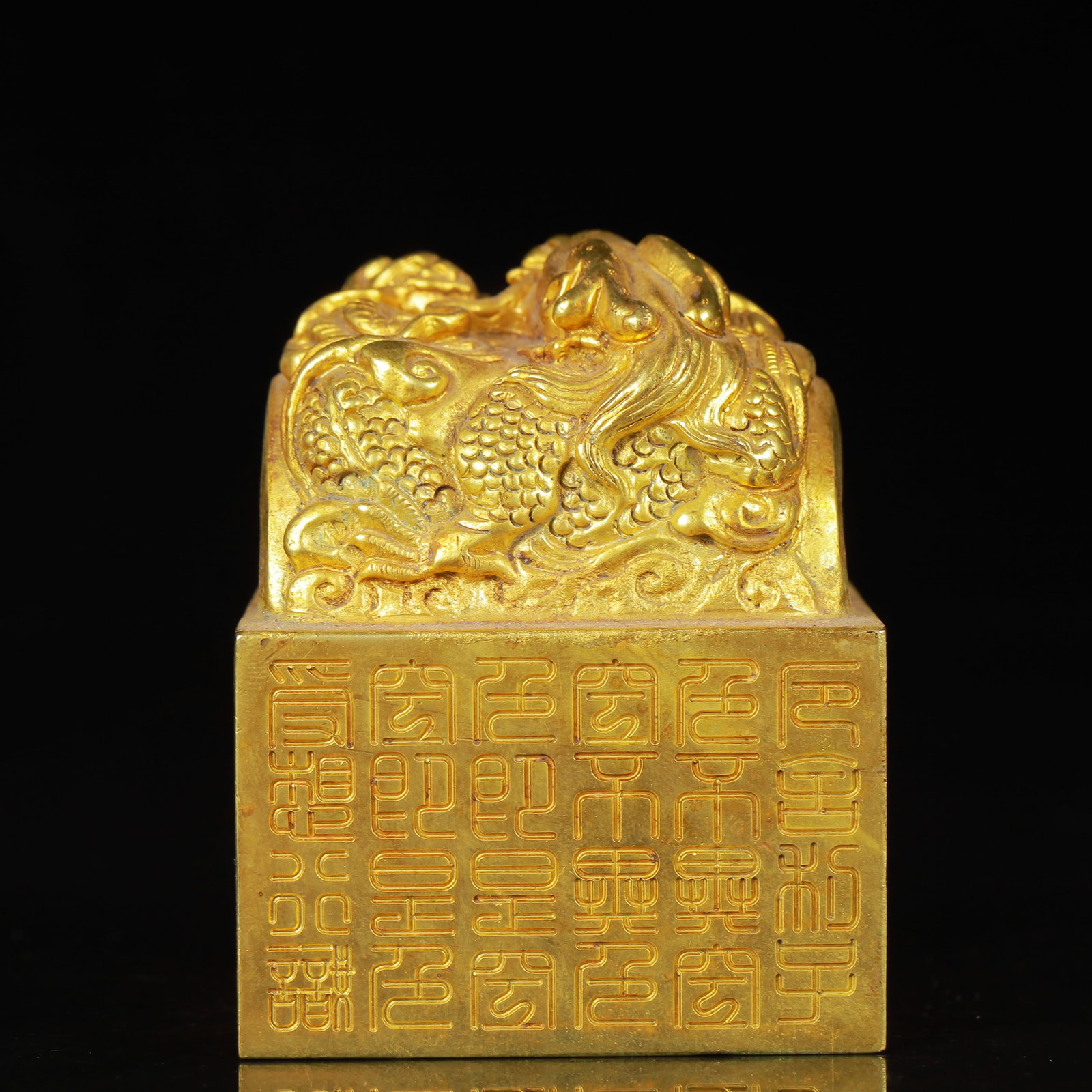 An Exquisite Gilt Bronze Auspicious Beast Seal,with Poem: An Exquisite Gilt Bronze Auspicious Beast Seal,with Poem,Qing Dynasty,China,Size:2.4inx2.8in,Weight:1473g 铜鎏金瑞兽印章,带诗文,中