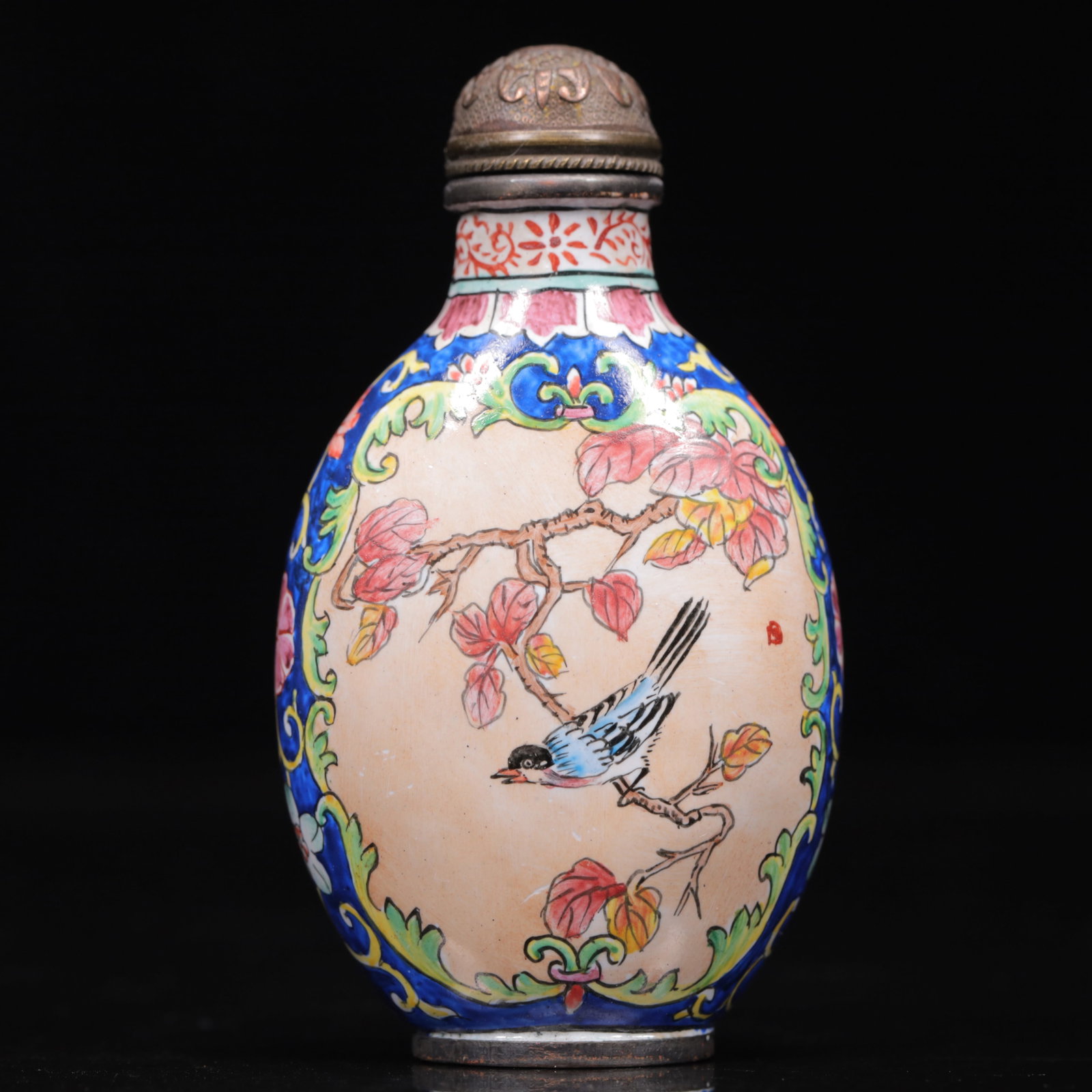 An Exquisite Painted Enamel Flower and Bird Pattern Snuff Bottle: An Exquisite Painted Enamel Flower and Bird Pattern Snuff Bottle,Qing Dynasty, China,Qianlong Four-character Mark,Size:1.6inx0.8inx2.8in,Weight:61g 画珐琅花鸟纹(