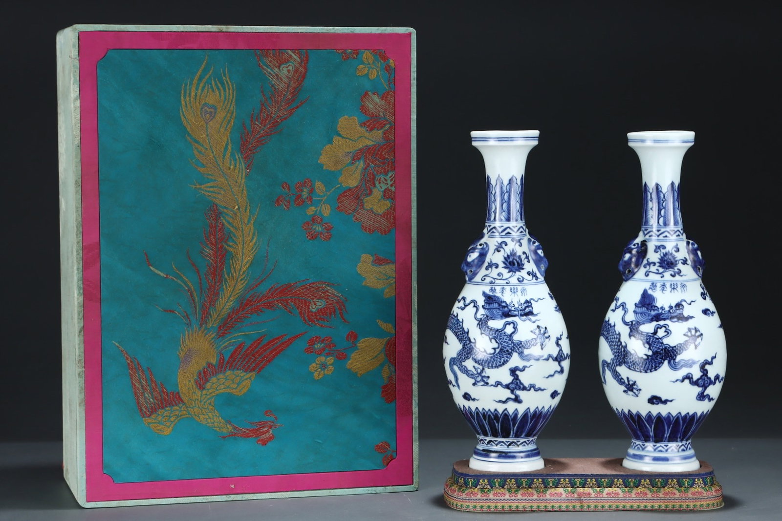 A Pair of Rare Blue and White Auspicious Cloud and Dragon Pattern Double-Ears Vases: A Pair of Rare Blue and White Auspicious Cloud and Dragon Pattern Double-Ears Vases,Ming Dynasty,China,Yongle Four-character Mark,Size:12.4inx4.8in 一对青花祥云(