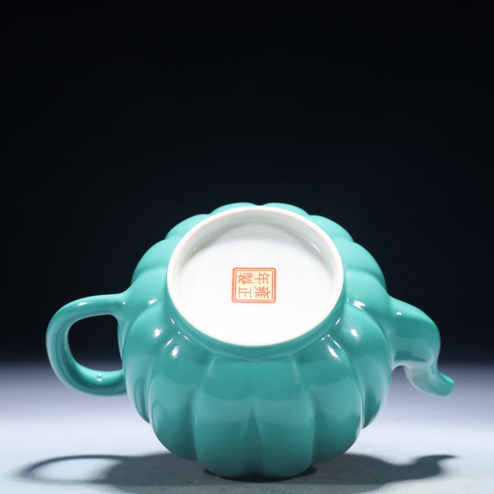 An Exquisite Turquoise Glazed Teapot - 10