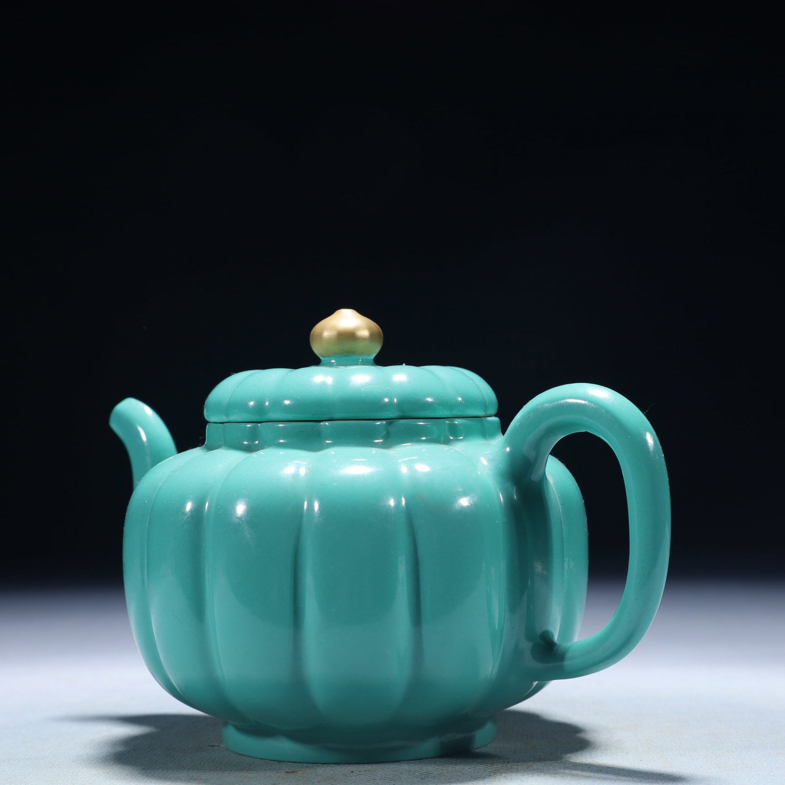 An Exquisite Turquoise Glazed Teapot - 4