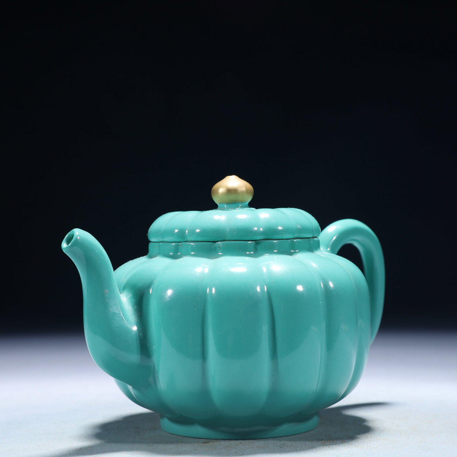 An Exquisite Turquoise Glazed Teapot - 6