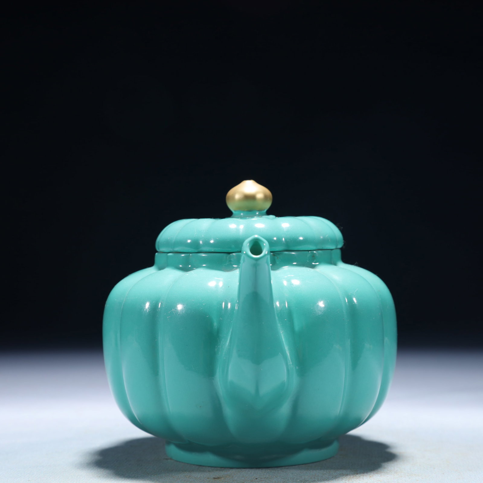 An Exquisite Turquoise Glazed Teapot - 7