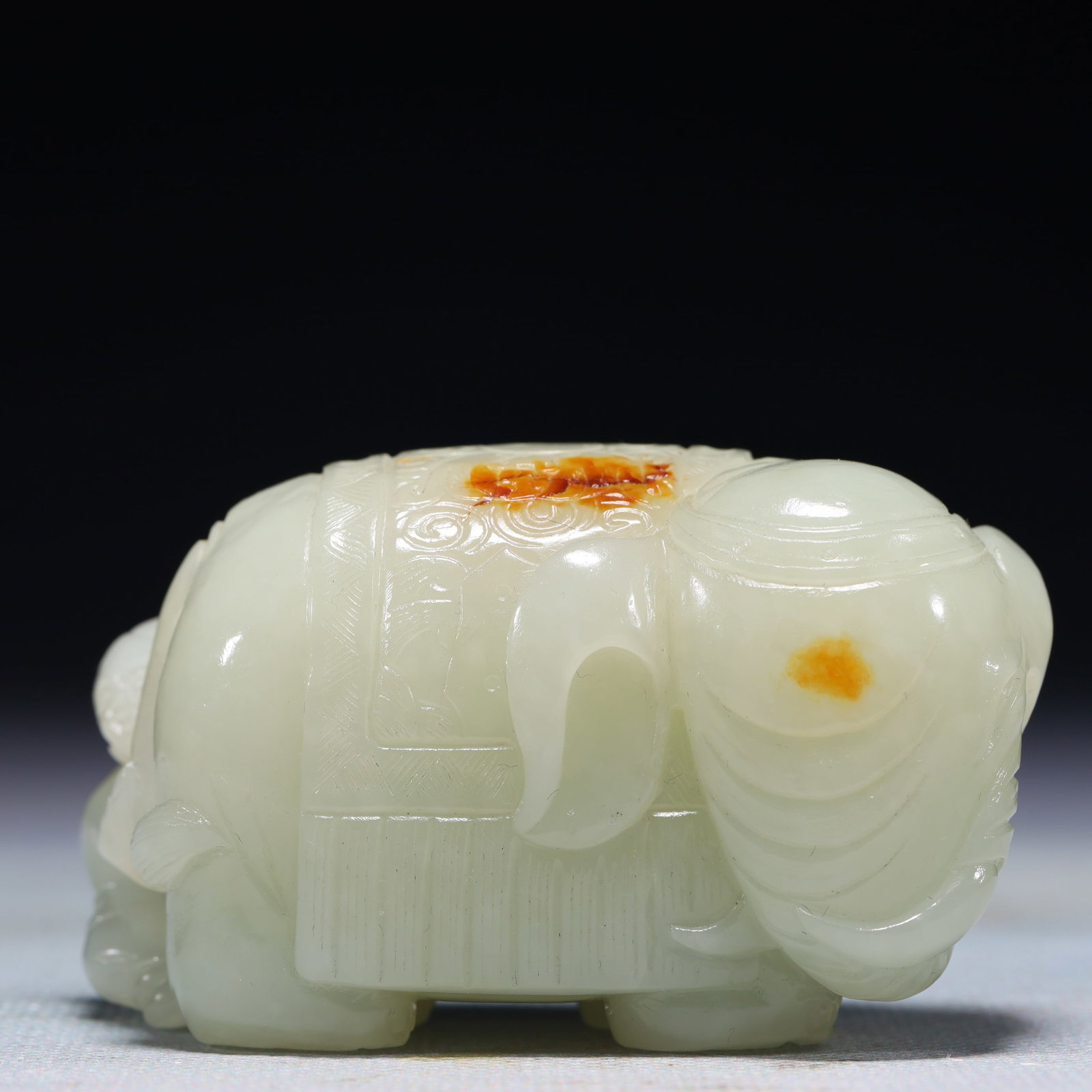 An Exquisite White Jade Elephant Ornament: An Exquisite White Jade Elephant Ornament,Qing Dynasty,China,Size:2.6inx1.2inx1.4in,Weight:218g 白玉象摆件,中国清代