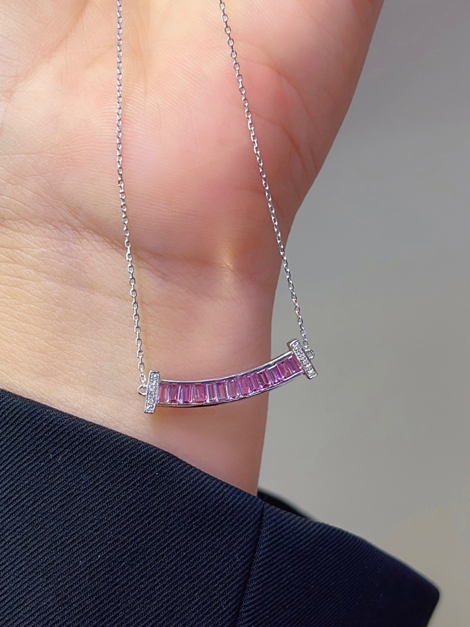 A Exquisite 18k Gold Inlaid 1.80ct Natural Ruby Pendant,Inlaid Diamond: A Exquisite 18k Gold Inlaid 1.80ct Natural Ruby Pendant,Inlaid Diamond,Total Weight:2.13g 18k金镶 1.80ct 天然红宝石吊坠,嵌钻石
