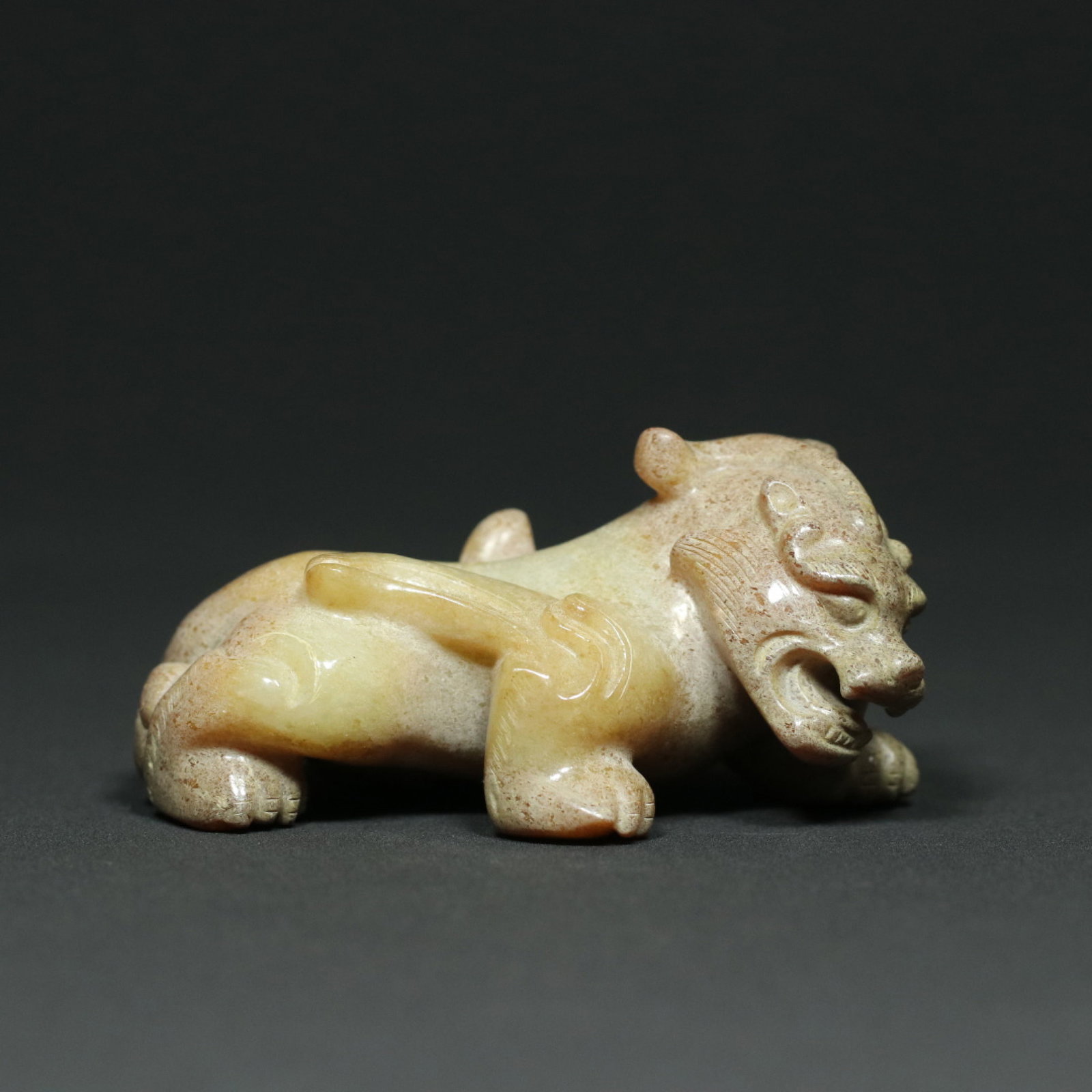 An Exquisite White Jade Auspicious Beast Ornament: An Exquisite White Jade Auspicious Beast Ornament,Han Dynasty,China,Size:3.3inx2inx1.7in,Weight:164.8g 白玉瑞兽摆件,中国汉代