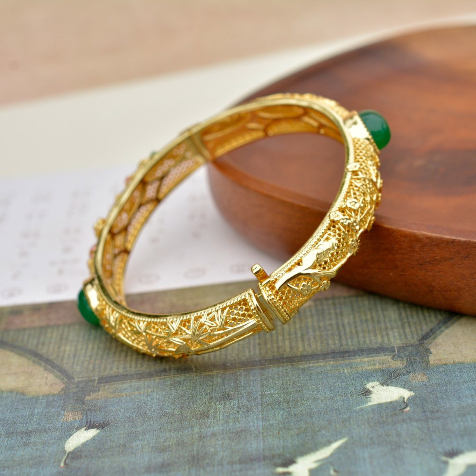An Exquisite Enamel Bracelets: An Exquisite Enamel Bracelets,Size:8mmx10mm 珐琅手镯