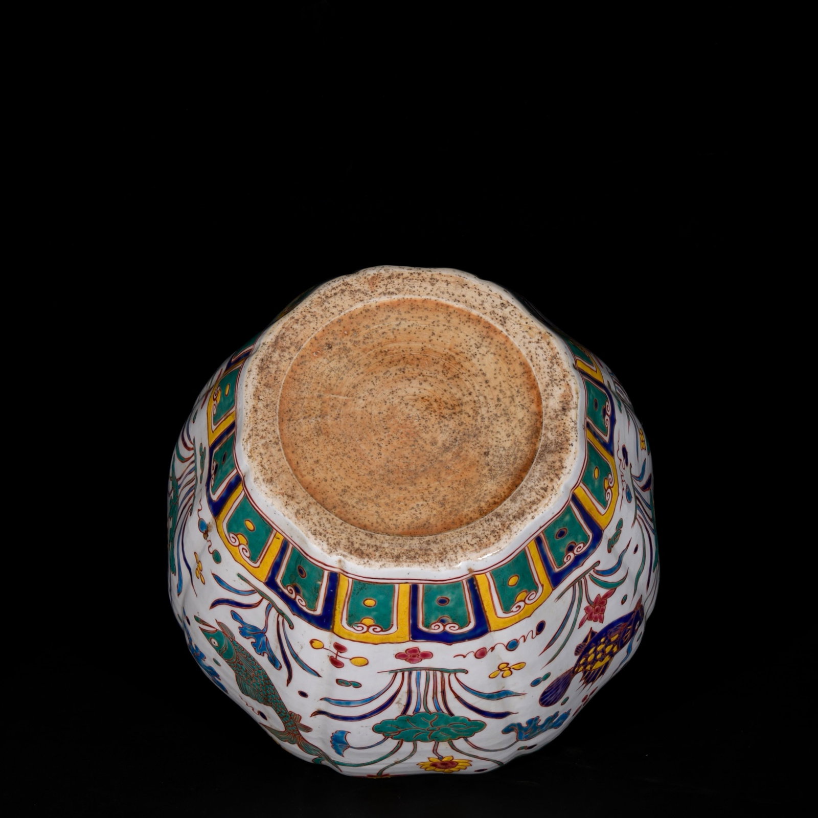 A Rare Wucai Hornwort Pattern Jar - 9