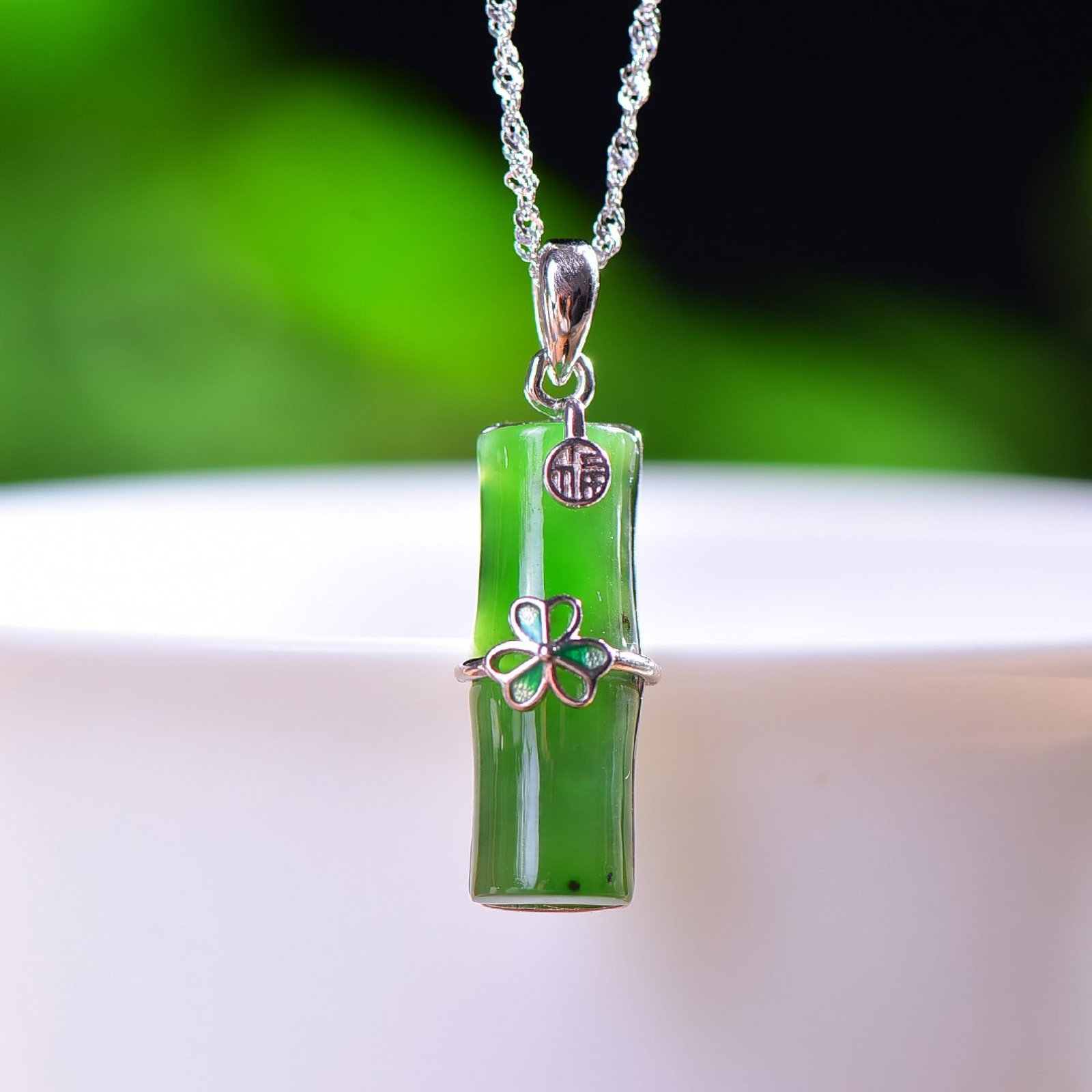 An Exquisite Sterling Silver Inlaid Jasper Enamel Pendant: An Exquisite Sterling Silver Inlaid Jasper Enamel Pendant,Size:8mmx23mm 纯银镶碧玉珐琅吊坠