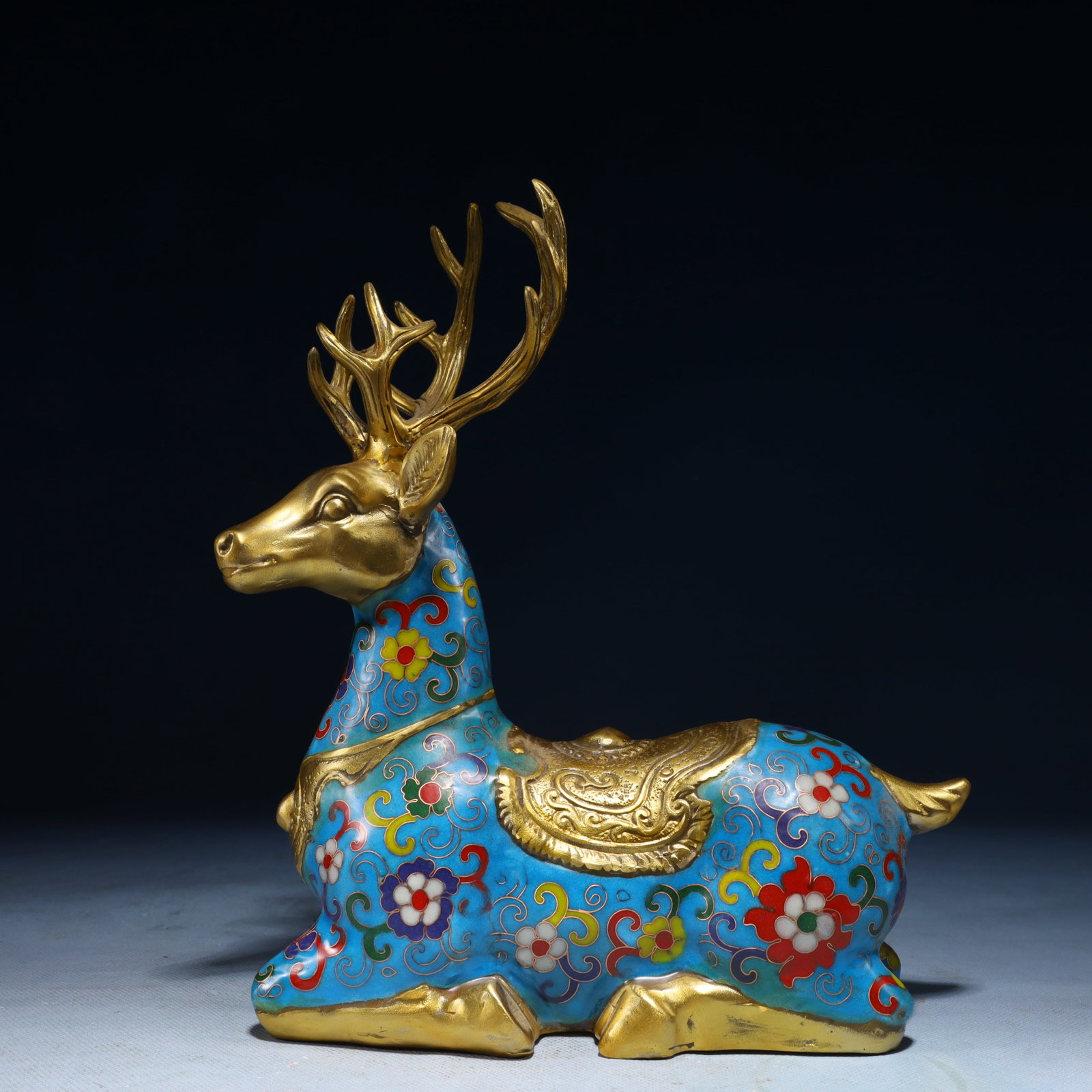 An Exquisite Cloisonne Lotus Pattern Deer Ornament: An Exquisite Cloisonne Lotus Pattern Deer Ornament,Qing Dynasty,China,Qianlong Four-character Mark,Size:8.3inx3.1inx10.6in,Weight:4800g 景泰蓝缠枝莲纹鹿