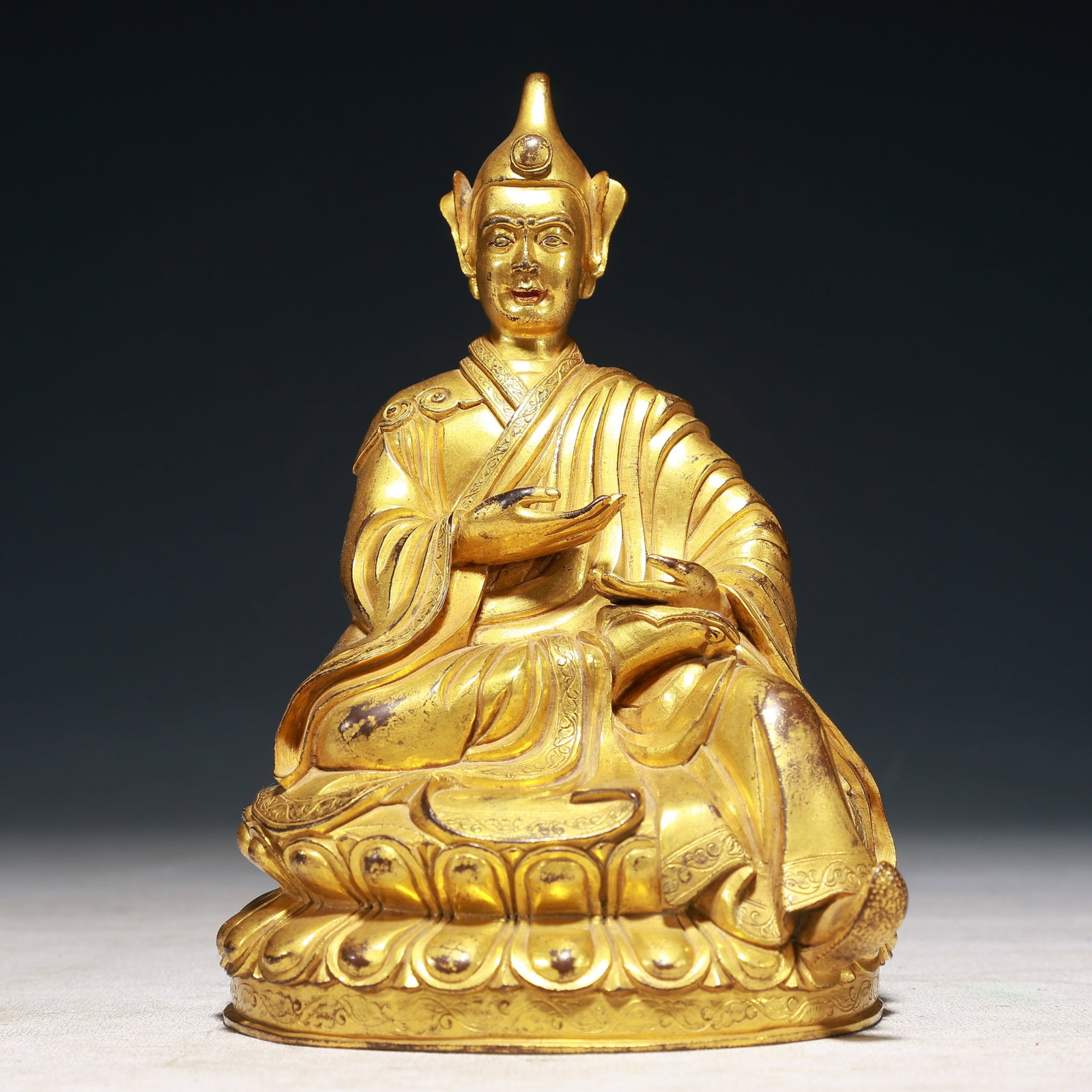 A Solemn Gilt Bronze Statue of Padma Sambhava: A Solemn Gilt Bronze Statue of Padma Sambhava,Qing Dynasty,China,Size:4.7inx4.3inx7.1in,Weight:1500g 铜鎏金莲花生大士像,中国清&#