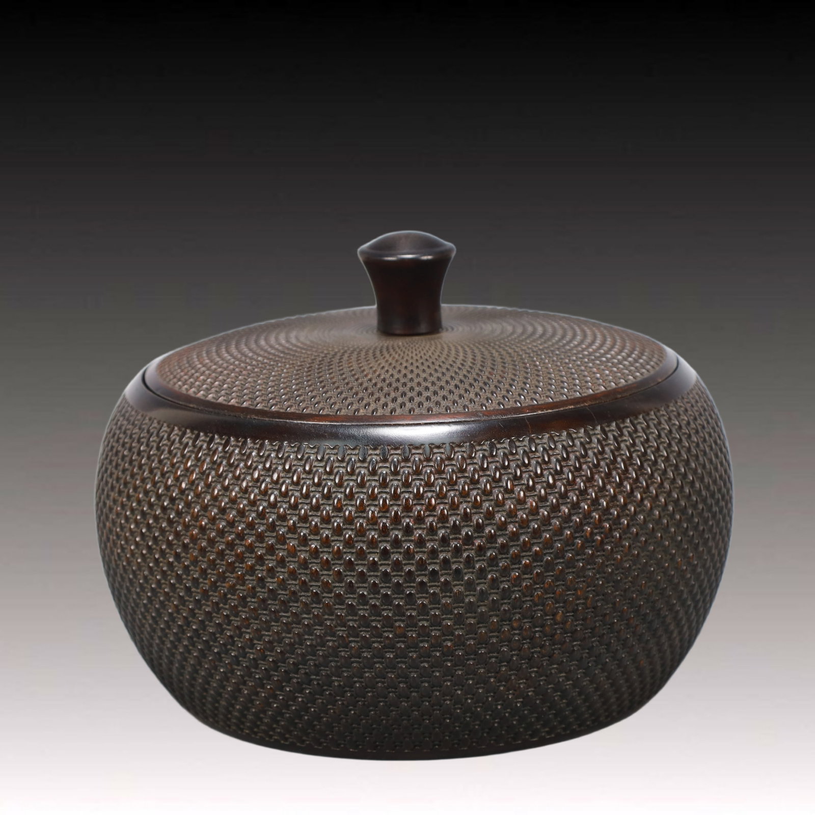 An Exquisite Zitanwood Cover Jar: An Exquisite Zitanwood Cover Jar,Qing Dynasty, China,Size:5.5inx8.9in,Weight:2750g 紫檀木盖罐,中国清代