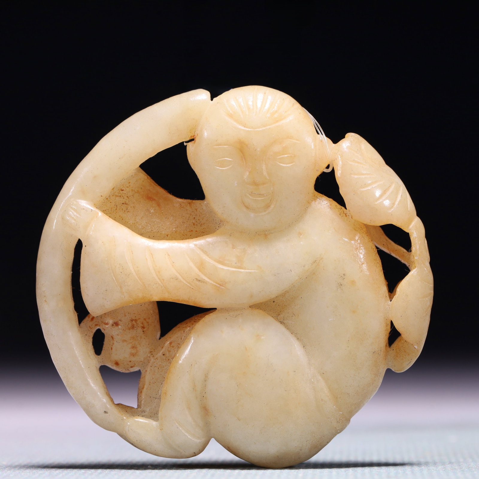 An Exquisite White Jade Figure Pendant: An Exquisite White Jade Figure Pendant,Qing Dynasty,China,Size:2.2inx2in,Weight:48.1g 白玉人物佩,中国清代