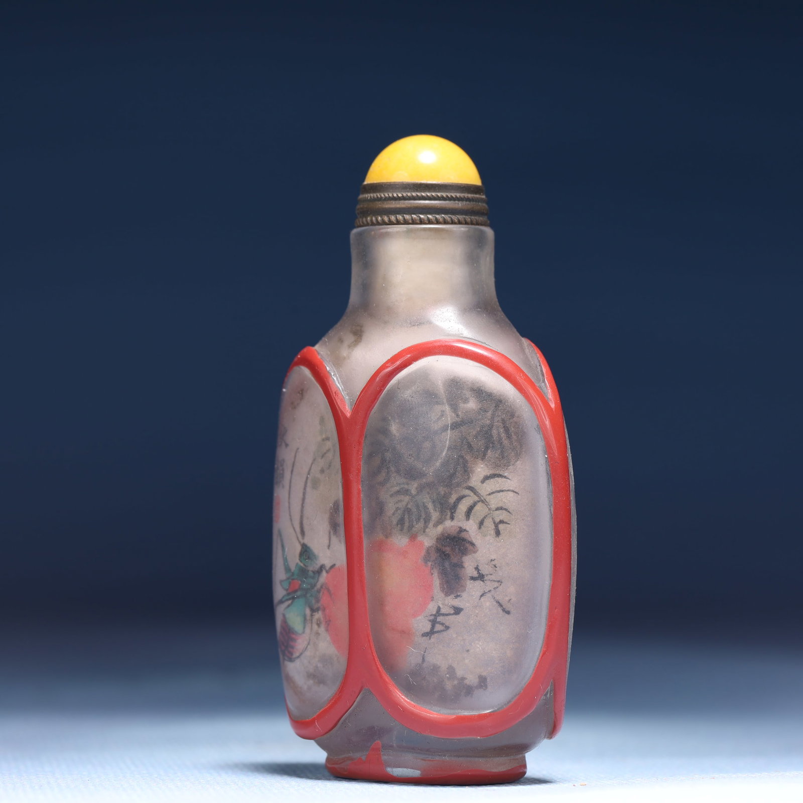 An Exquisite Glass Cricket Pattern Snuff Bottle - 2