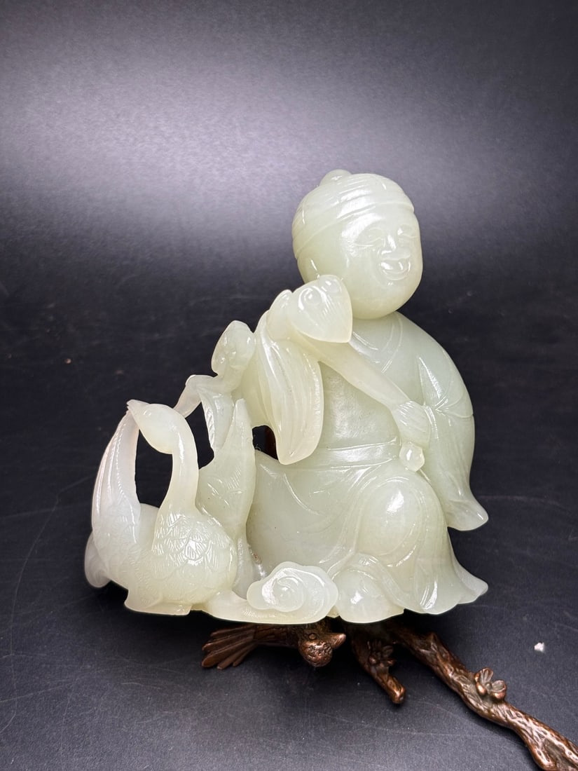 An Exquisite White Jade Figure Goose Ornament: An Exquisite White Jade Figure Goose Ornament,Qing Dynasty,China,Size:88mmx91mmx34mm,Weight:214g 白玉人物鹅摆件,中国清代