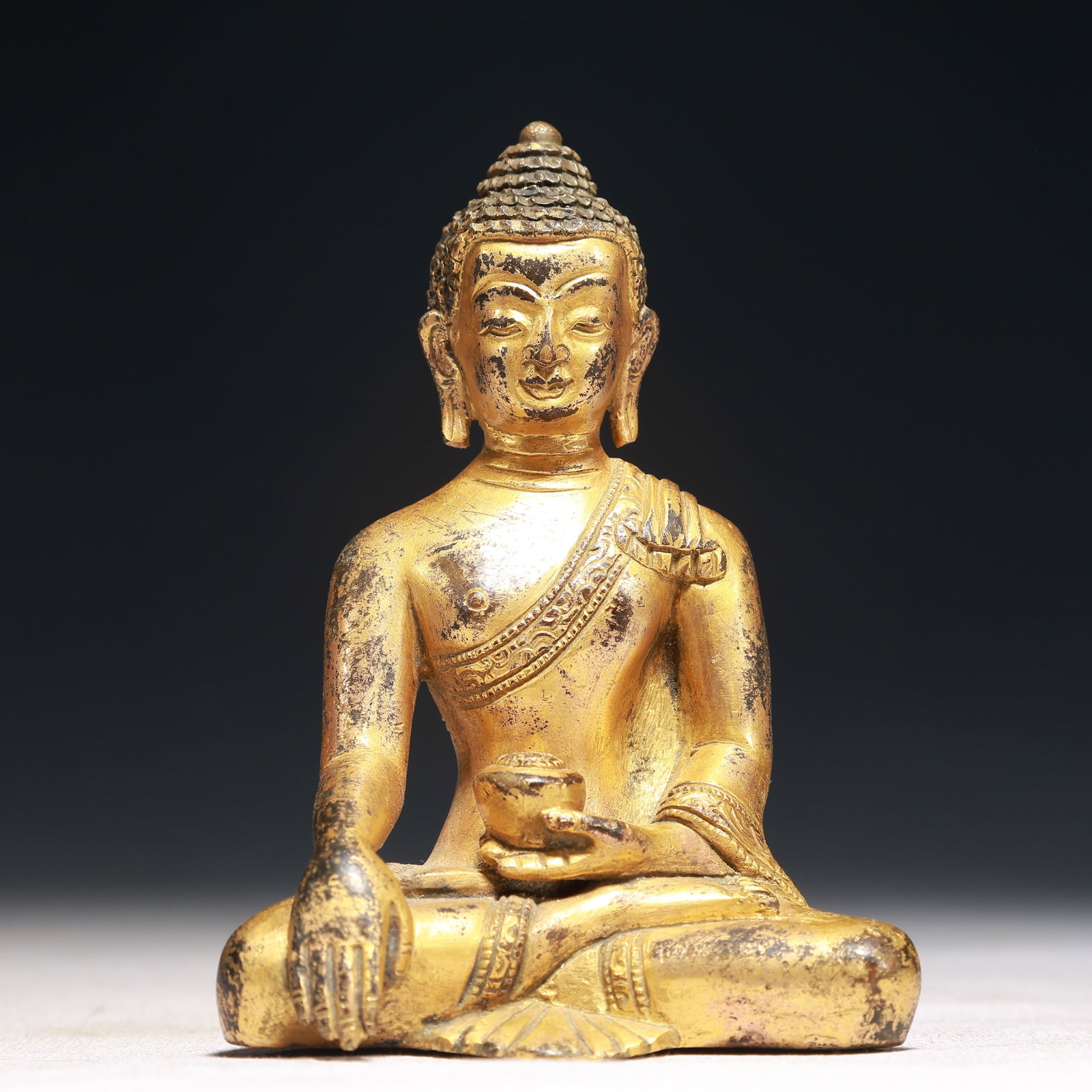 A Solemn Gilt Bronze Statue of Sakyamuni