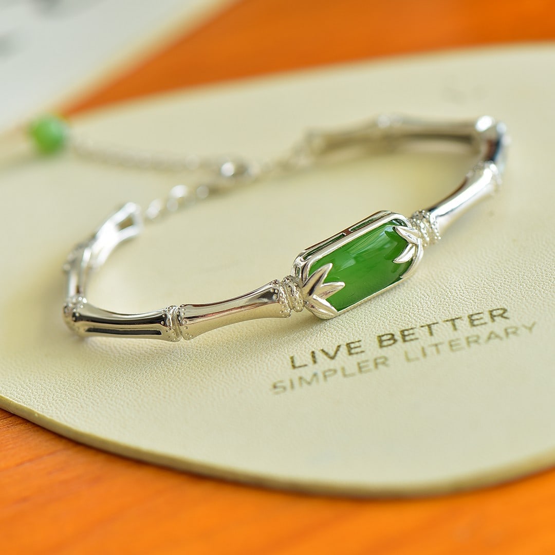 An Exquisite Sterling Silver Inlaid Jasper Bracelet: An Exquisite Sterling Silver Inlaid Jasper Bracelet,Size:8mmx16mm 纯银镶碧玉手镯