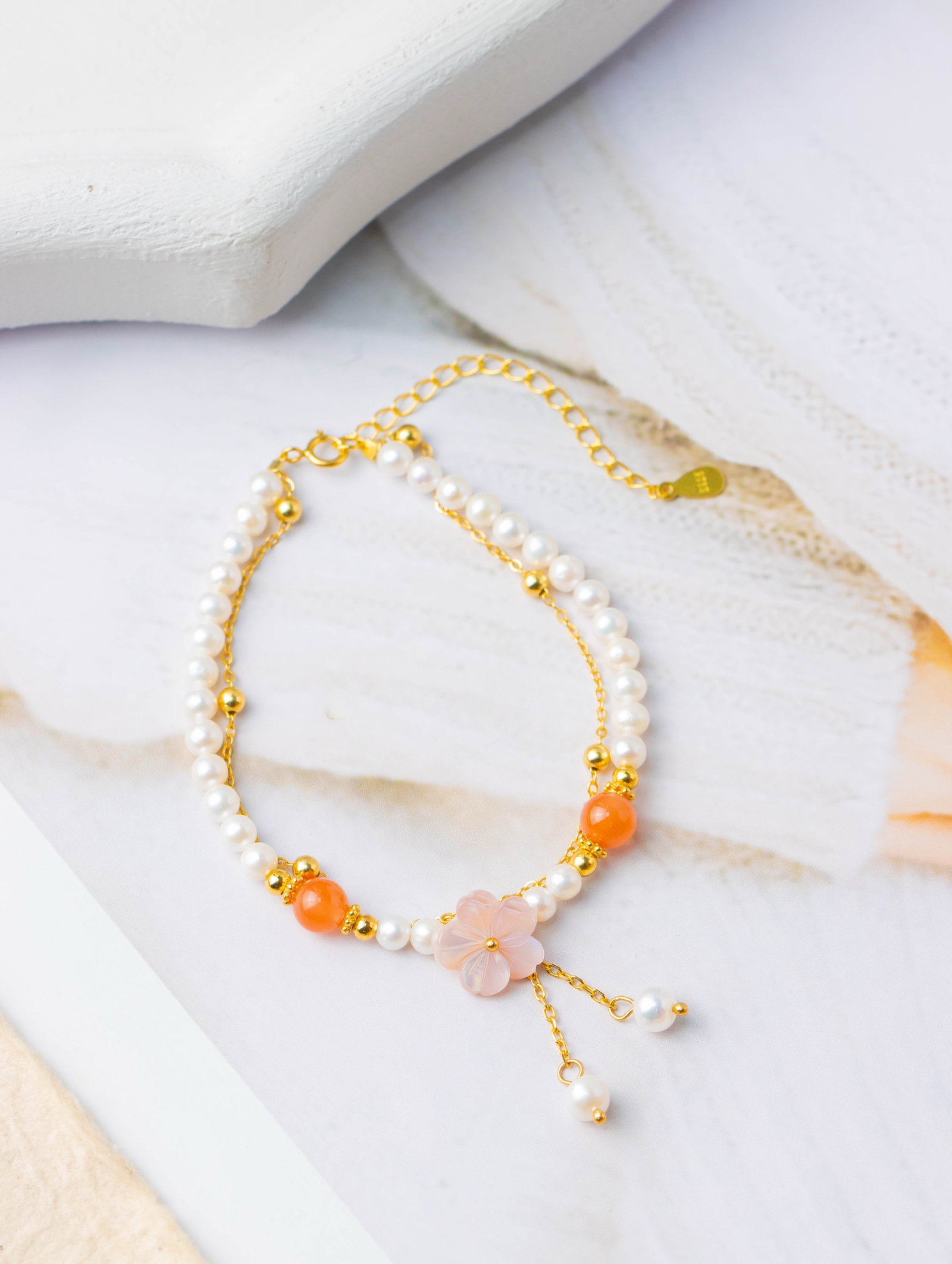 An Exquisite Sterling Silver-Gold Plated Inlaid Pearls Bracelets,Inlaid Agate and Shell: An Exquisite Sterling Silver-Gold Plated Inlaid Pearls Bracelets,Inlaid Agate and Shell
