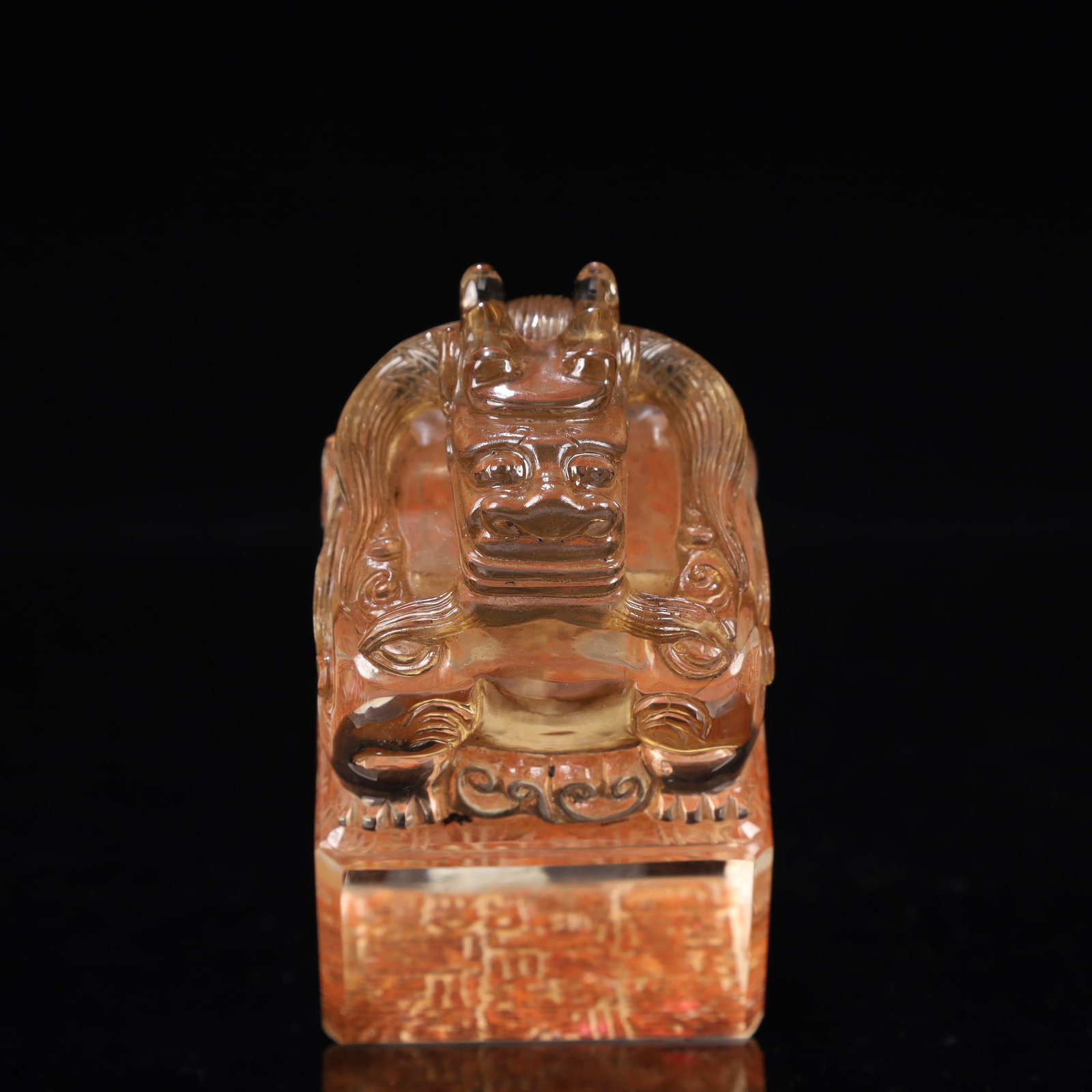 An Exquisite Crystal Auspicious Beast Pattern Seal: An Exquisite Crystal Auspicious Beast Pattern Seal,Qing Dynasty, China,Size:2.2inx3.3in,Weight:550g 水晶瑞兽纹印章,中国清代