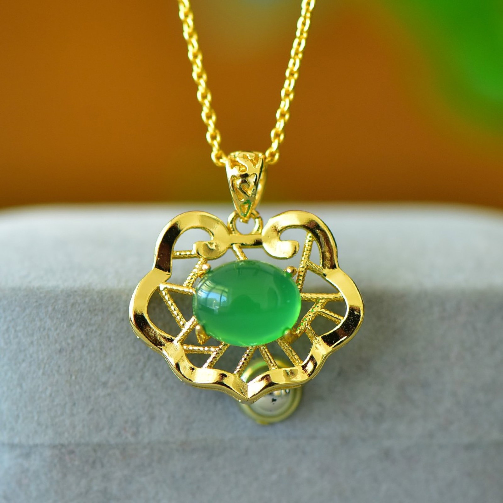 An Exquisite Pendant: An Exquisite Pendant,Size:8mmx10mm 吊坠