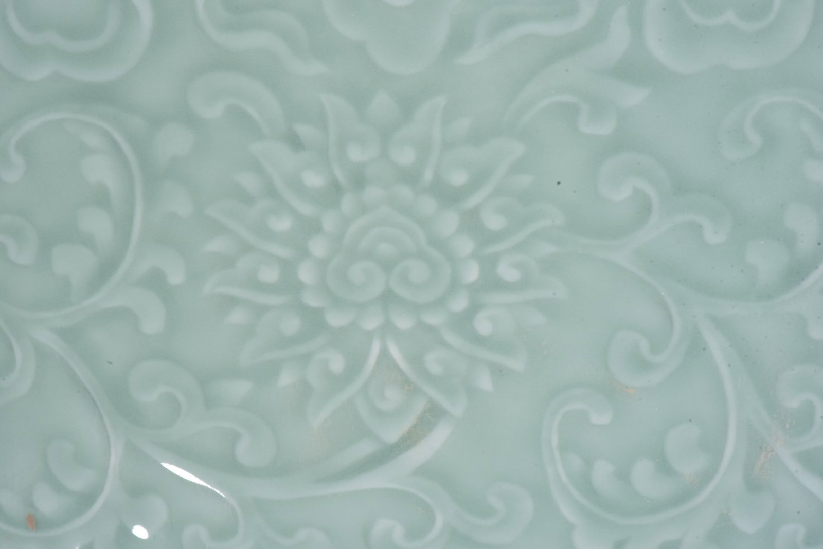 A Huge Celadon Glazed Lotus Pattern Double-Ears Vase - 7