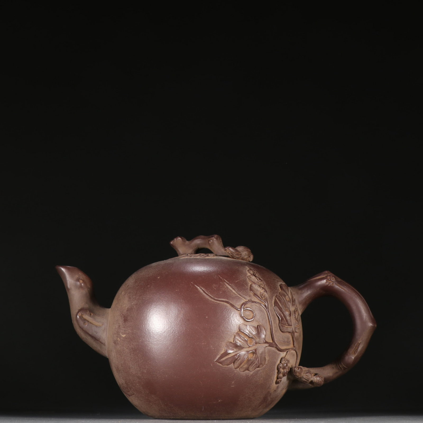A Rare Purple Sands Squirrel and Grapes Pattern Teapot: A Rare Purple Sands Squirrel and Grapes Pattern Teapot,Qing Dynasty,China,Zhu Kexin Mark,Size:4.5inx7.9in 紫砂松鼠葡萄纹茶壶,中国ę