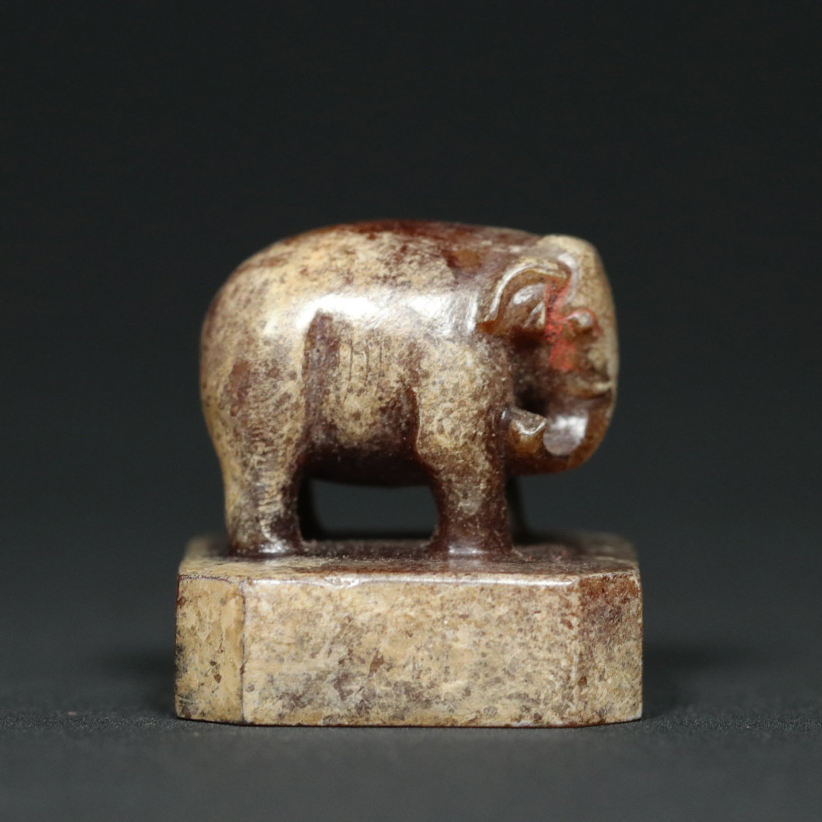 An Exquisite White Jade Elephant Pattern Seal: An Exquisite White Jade Elephant Pattern Seal,Han Dynasty,China,Size:1.3inx1.3inx1.3in,Weight:54.5g 白玉大象纹印章,中国汉代