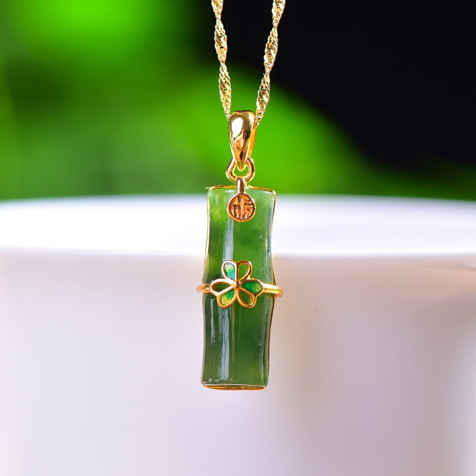 An Exquisite Sterling Silver-Gold Plated Inlaid Jasper Enamel Pendant: An Exquisite Sterling Silver-Gold Plated Inlaid Jasper Enamel Pendant 纯银镀金镶碧玉珐琅吊坠